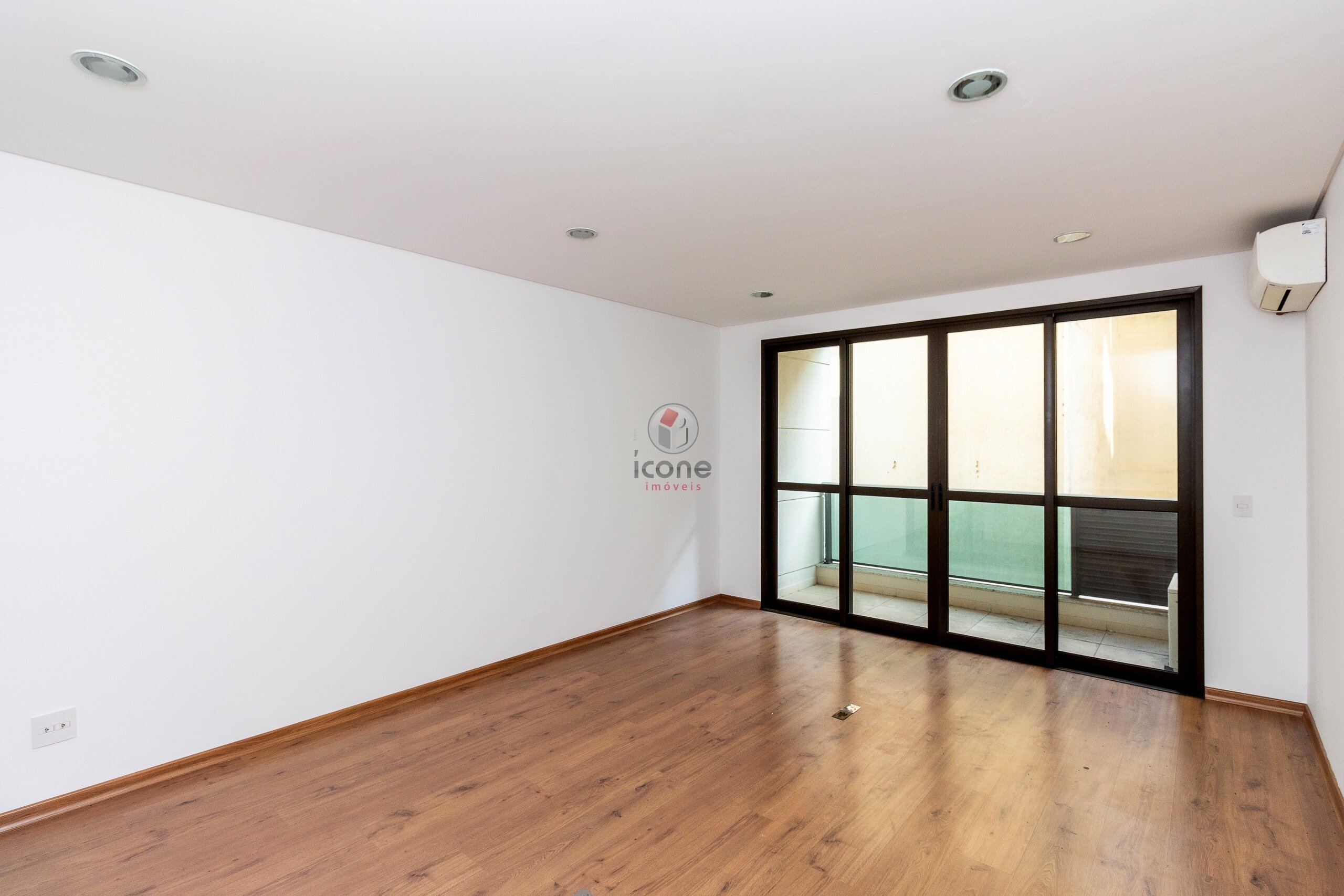 Sala/Conjunto Comercial à venda em Centro, Curitiba — TESTE 12342