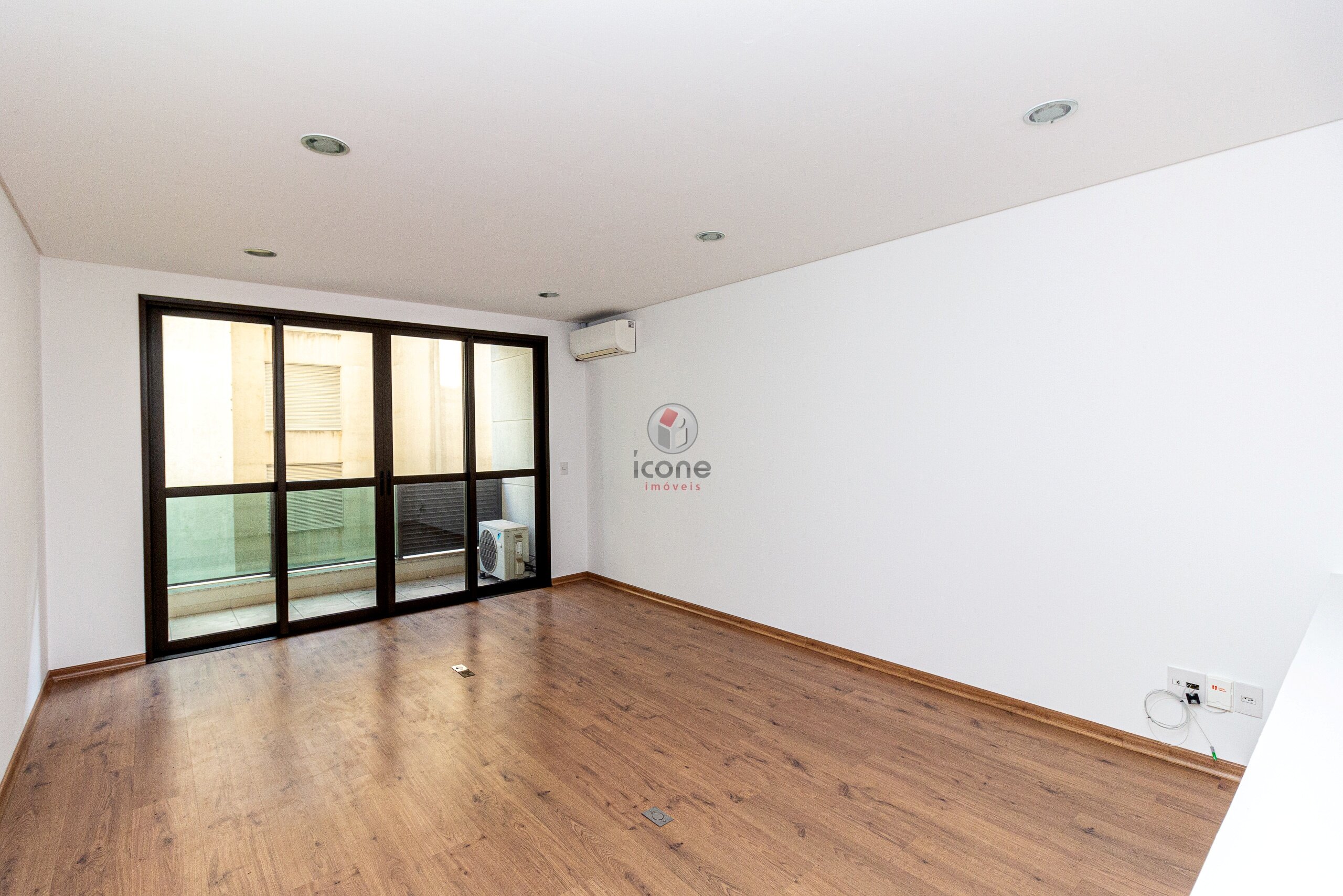 Sala/Conjunto Comercial à venda em Centro, Curitiba — TESTE 12342