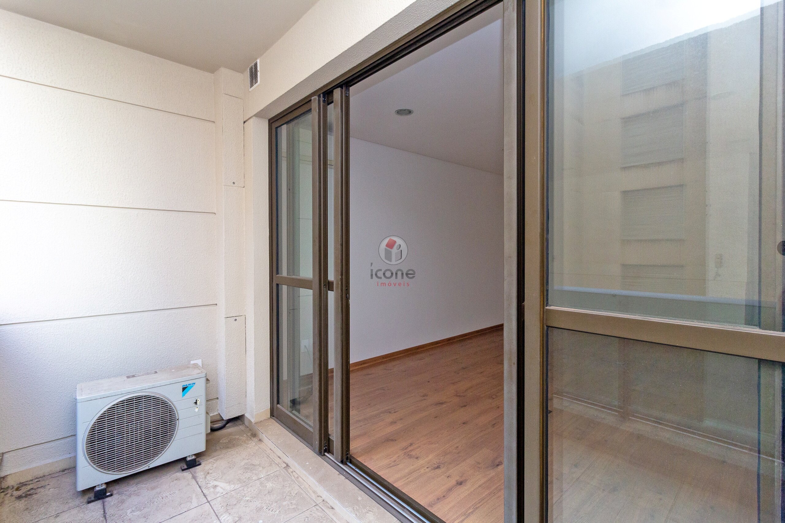 Sala/Conjunto Comercial à venda em Centro, Curitiba — TESTE 12342
