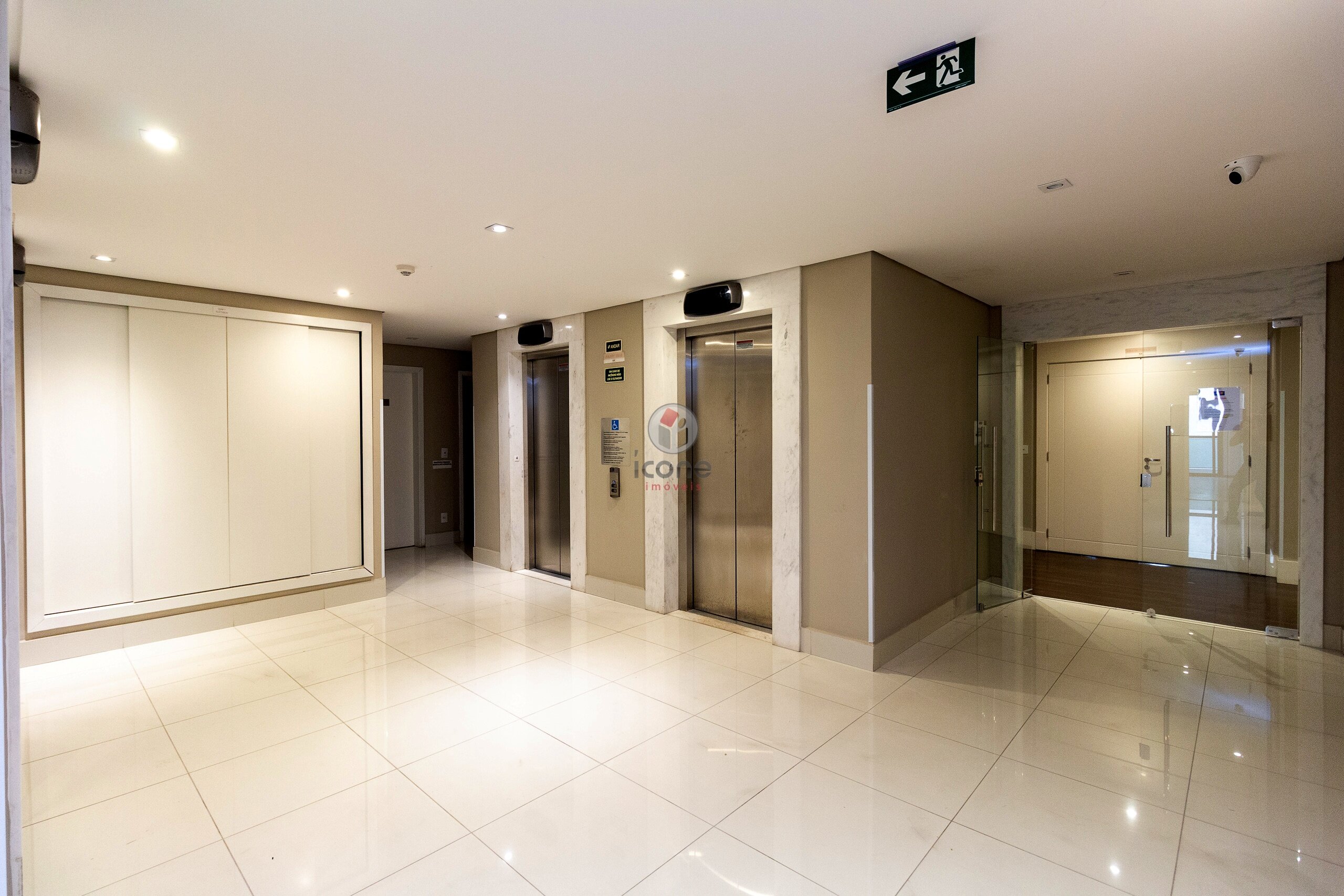 Sala/Conjunto Comercial à venda em Centro, Curitiba — TESTE 12342