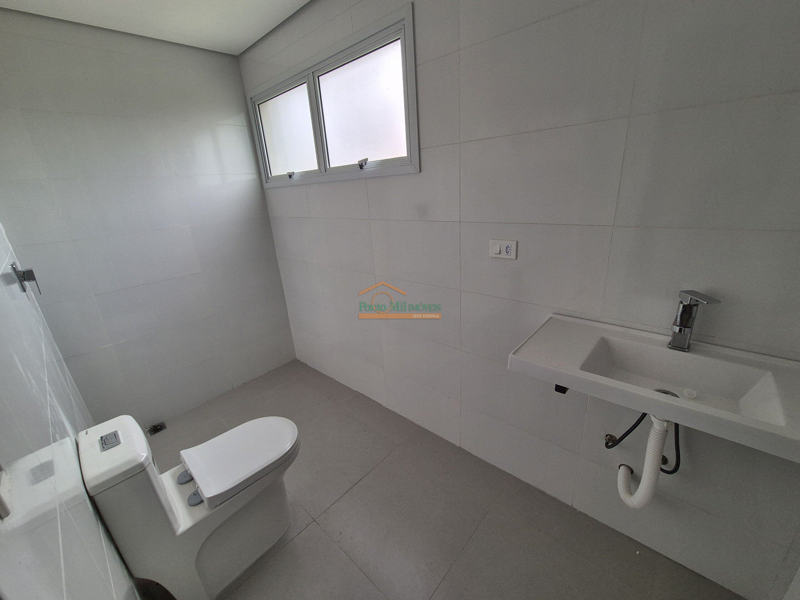 Comercial à venda em Abranches, Curitiba — GOMES CONSULTOR IMOBILIARIO LTDA.