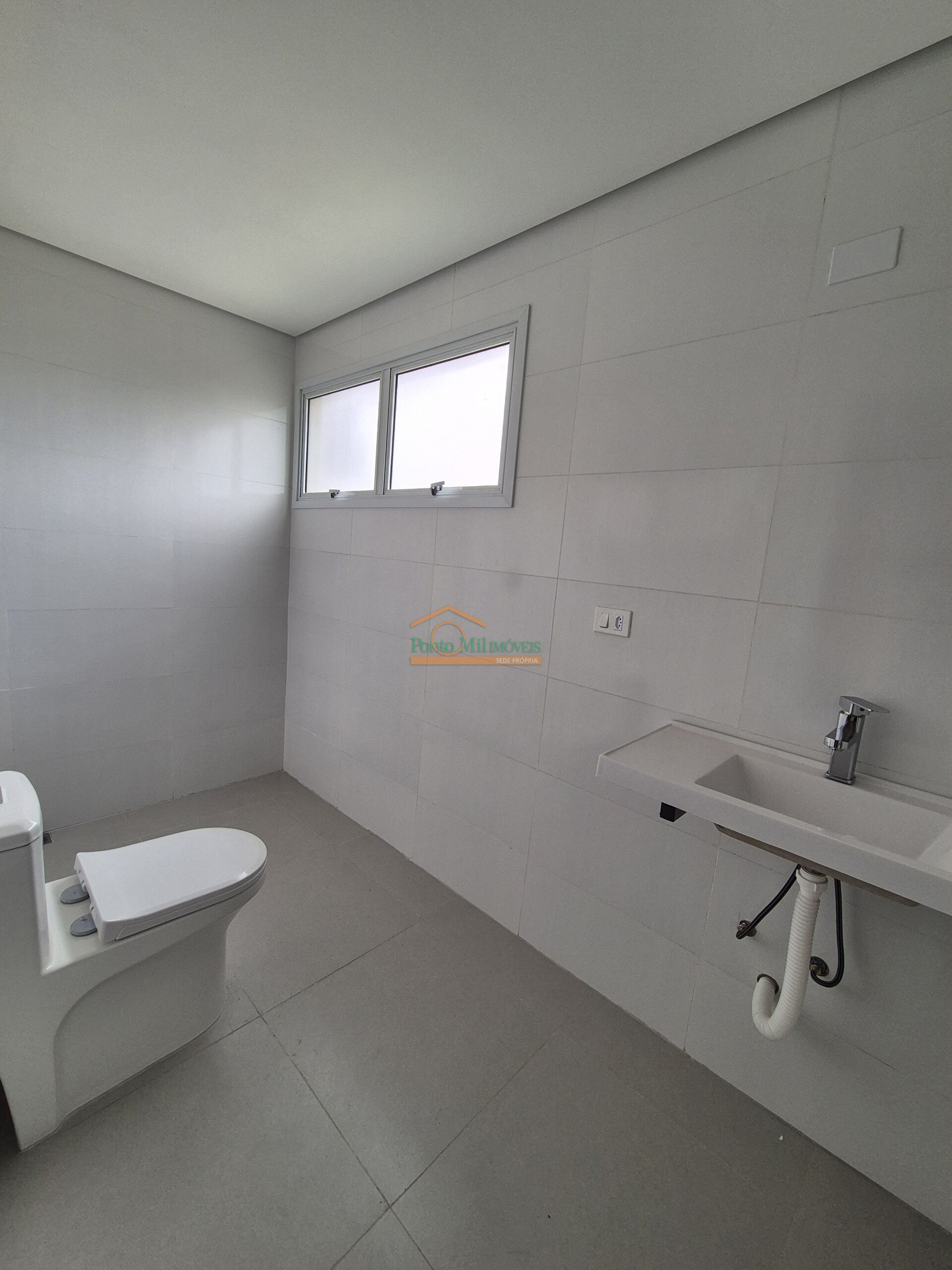 Comercial à venda em Abranches, Curitiba — GOMES CONSULTOR IMOBILIARIO LTDA.