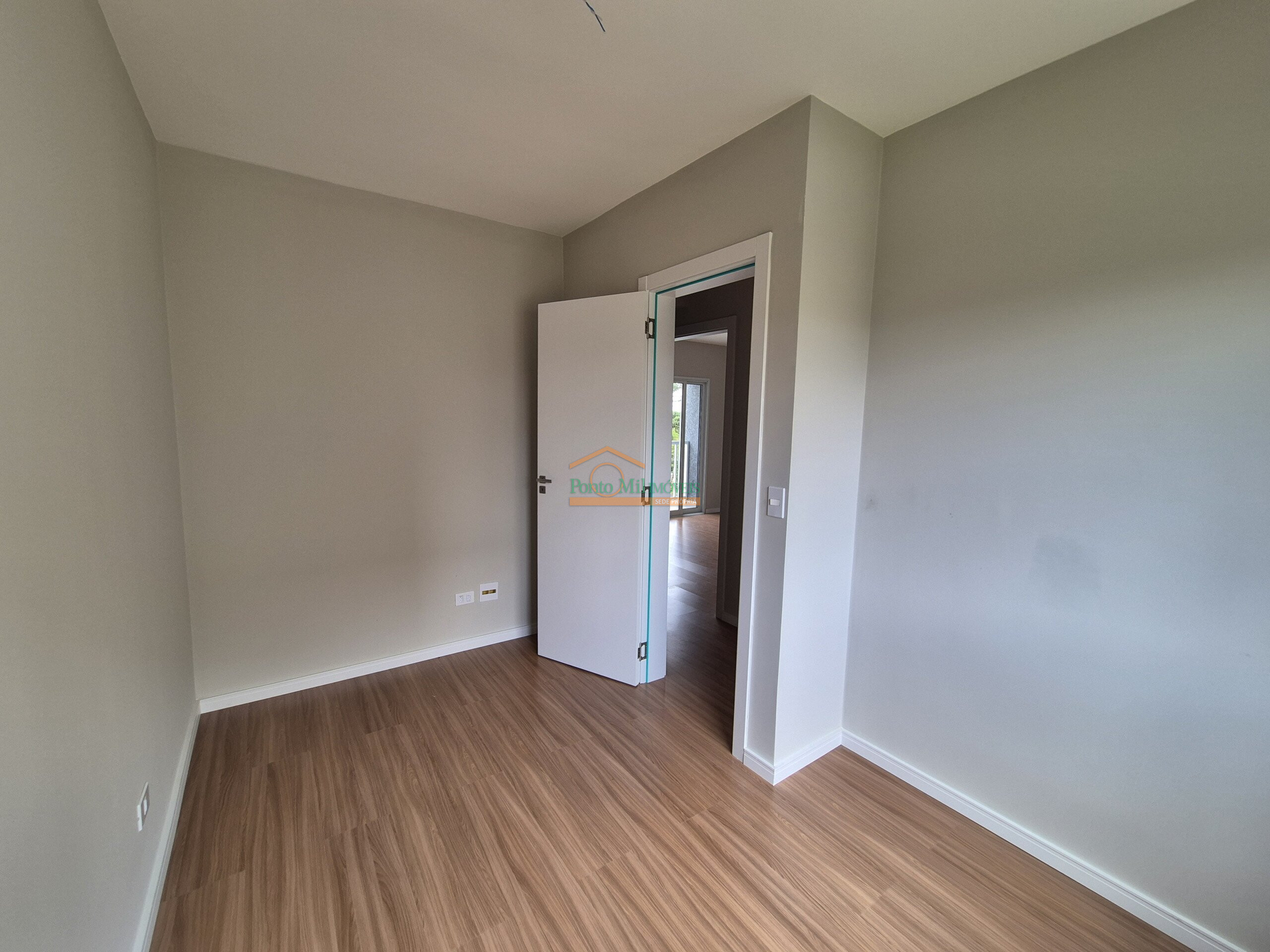 Comercial à venda em Abranches, Curitiba — GOMES CONSULTOR IMOBILIARIO LTDA.