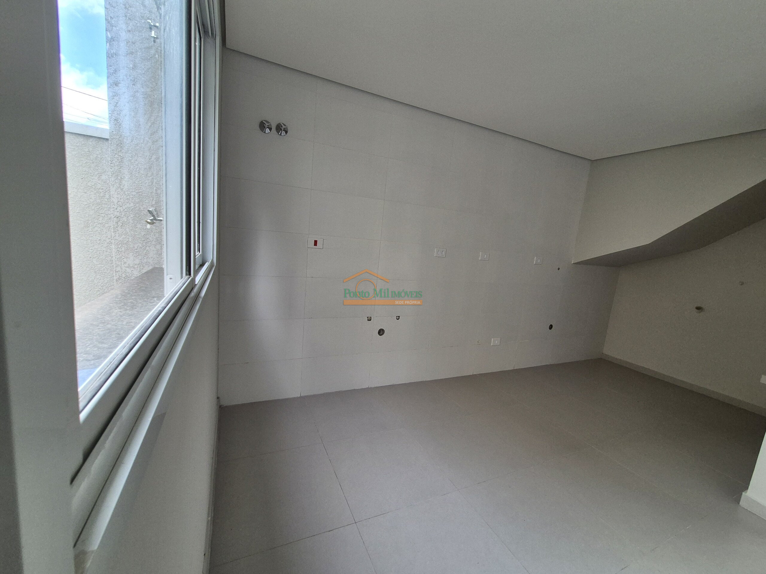 Comercial à venda em Abranches, Curitiba — GOMES CONSULTOR IMOBILIARIO LTDA.
