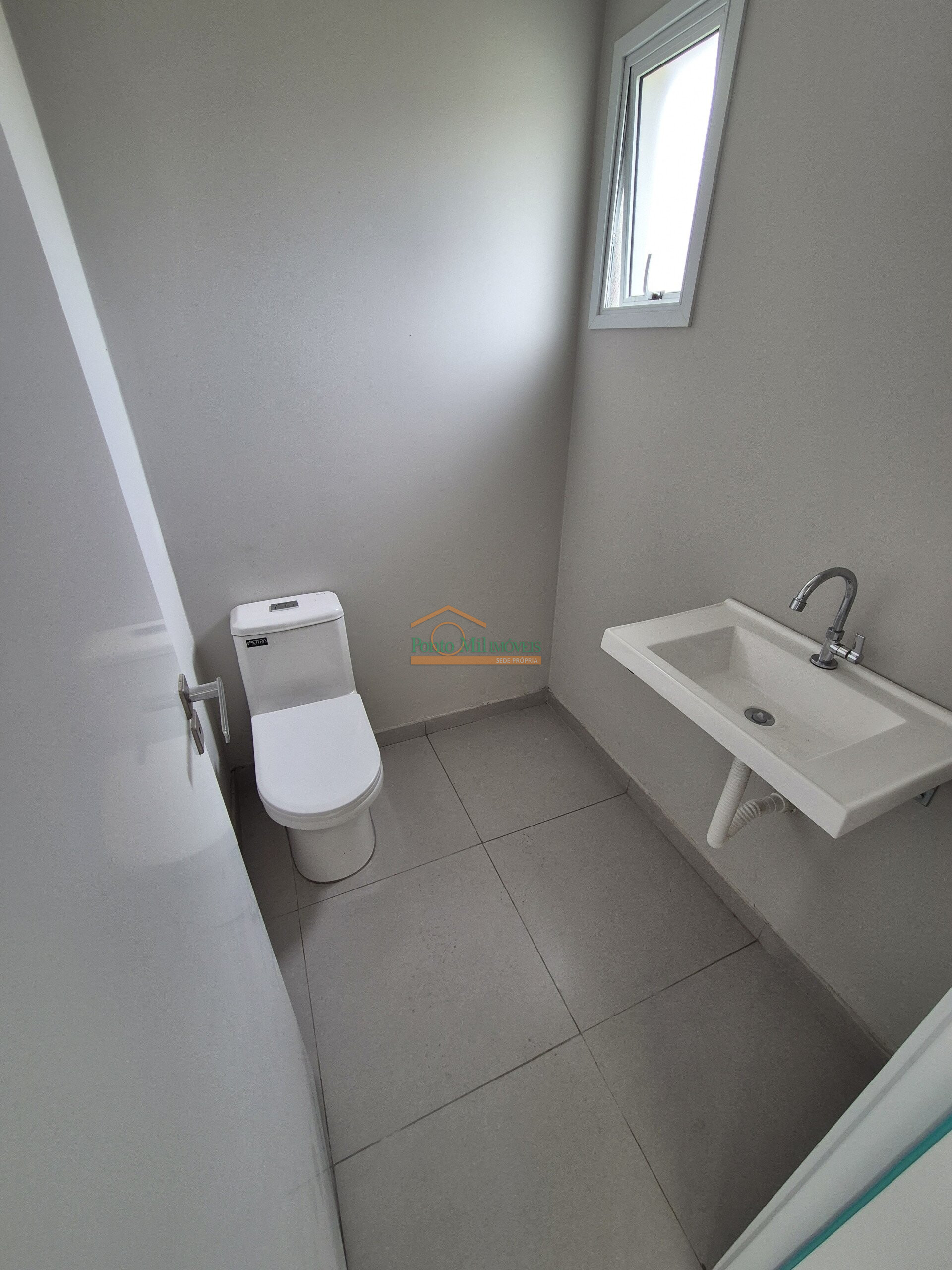 Comercial à venda em Abranches, Curitiba — GOMES CONSULTOR IMOBILIARIO LTDA.