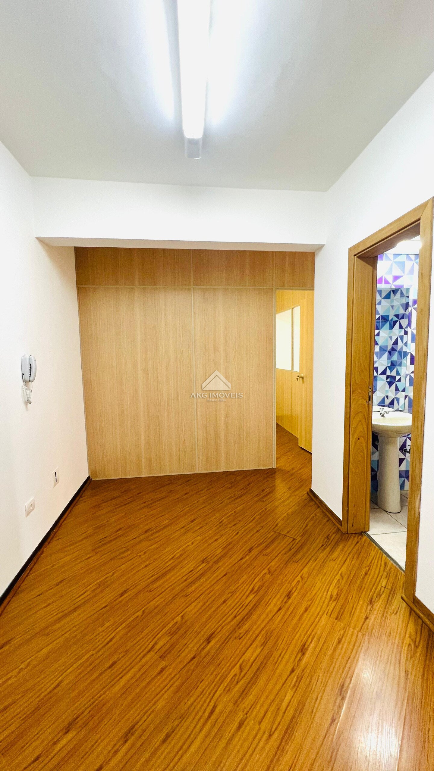 Ponto Comercial/Loja à venda em Água Verde, Curitiba — Portal Chave Fácil