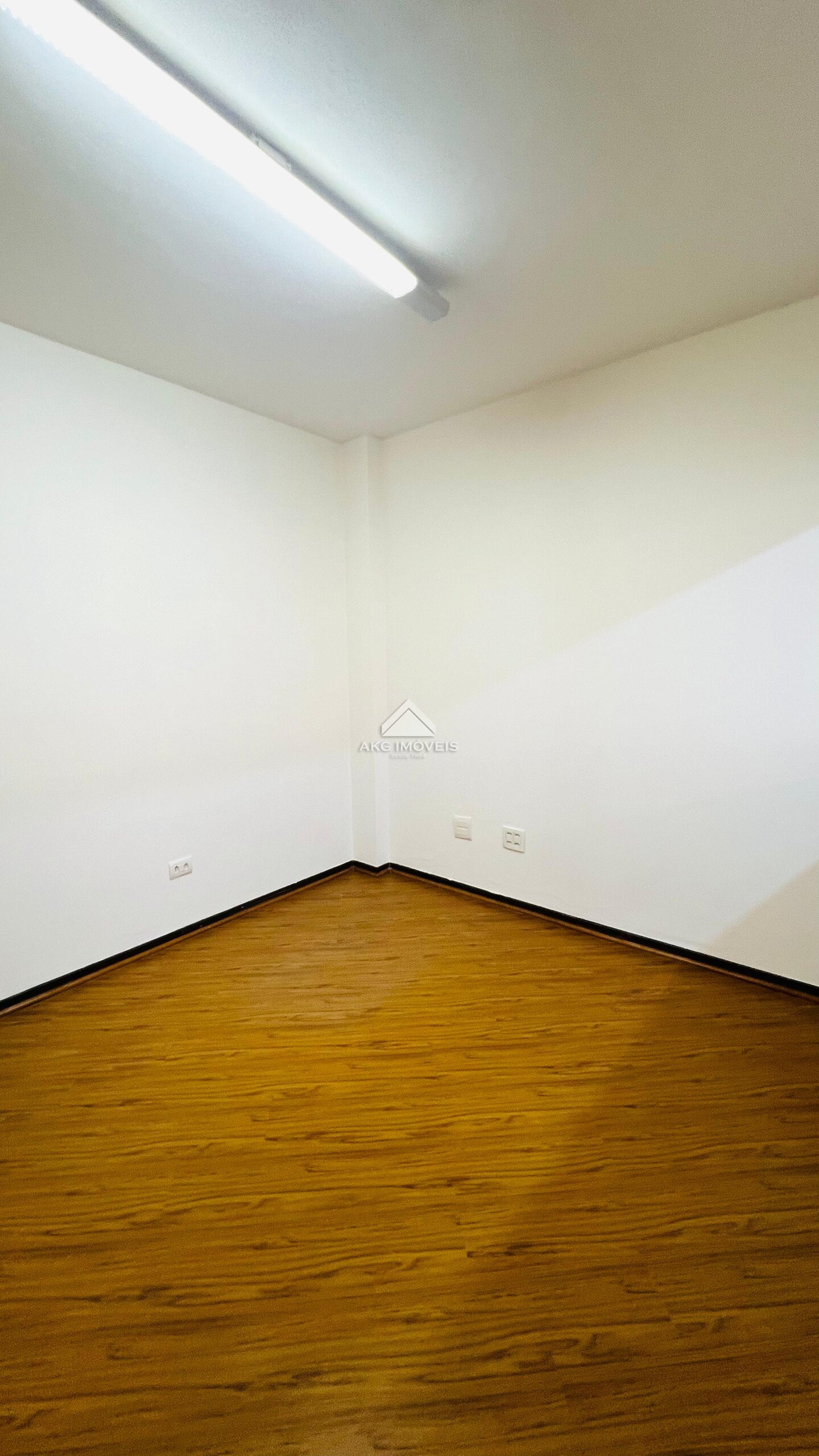 Ponto Comercial/Loja à venda em Água Verde, Curitiba — Portal Chave Fácil