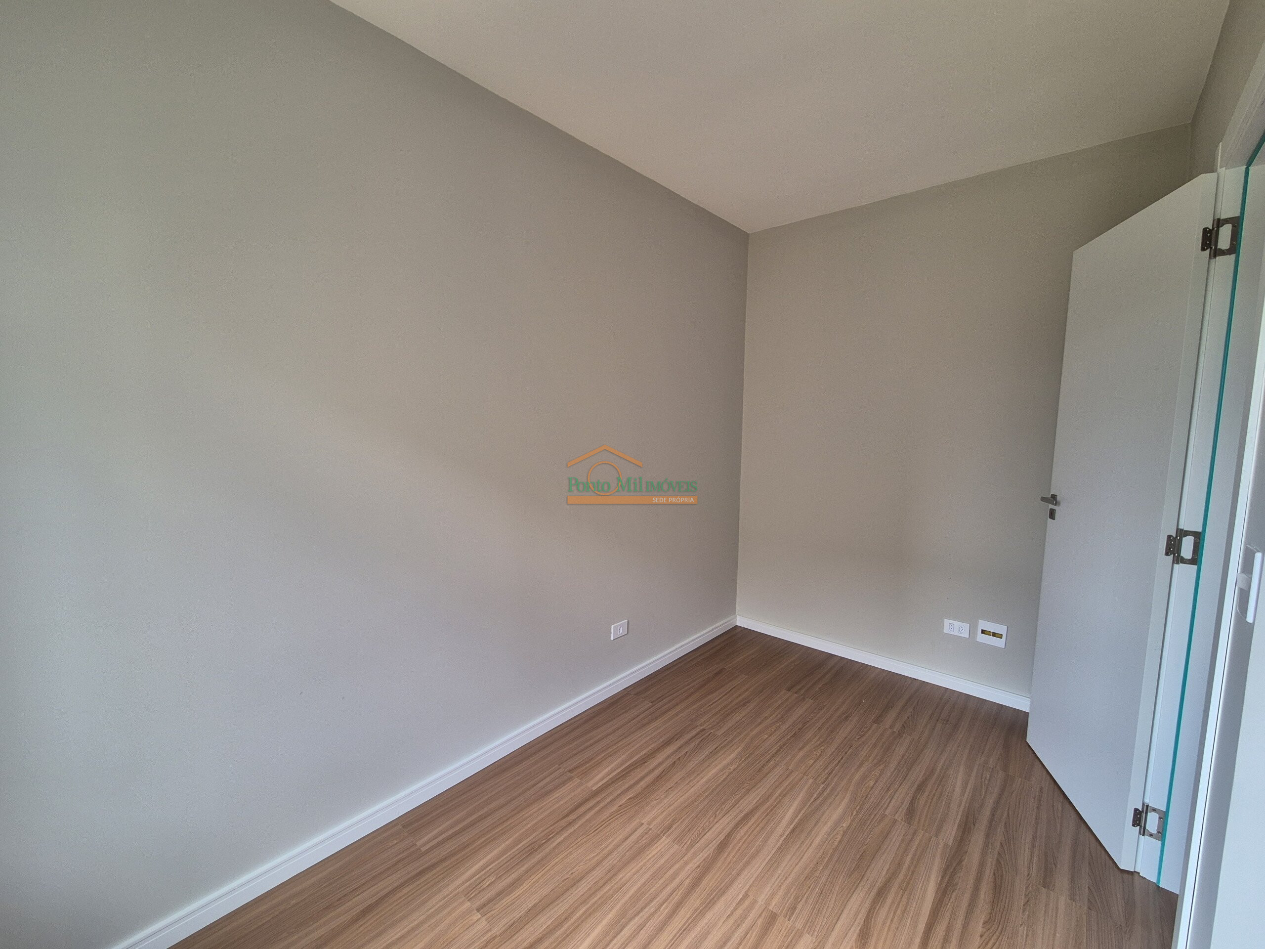 Comercial à venda em Abranches, Curitiba — GOMES CONSULTOR IMOBILIARIO LTDA.