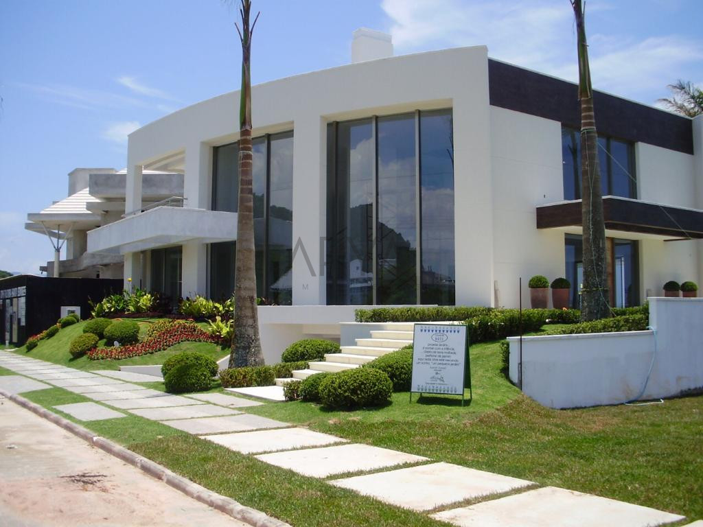 Casas com mais de 4 Quartos com mais de 4 Vagas à venda em Jurerê