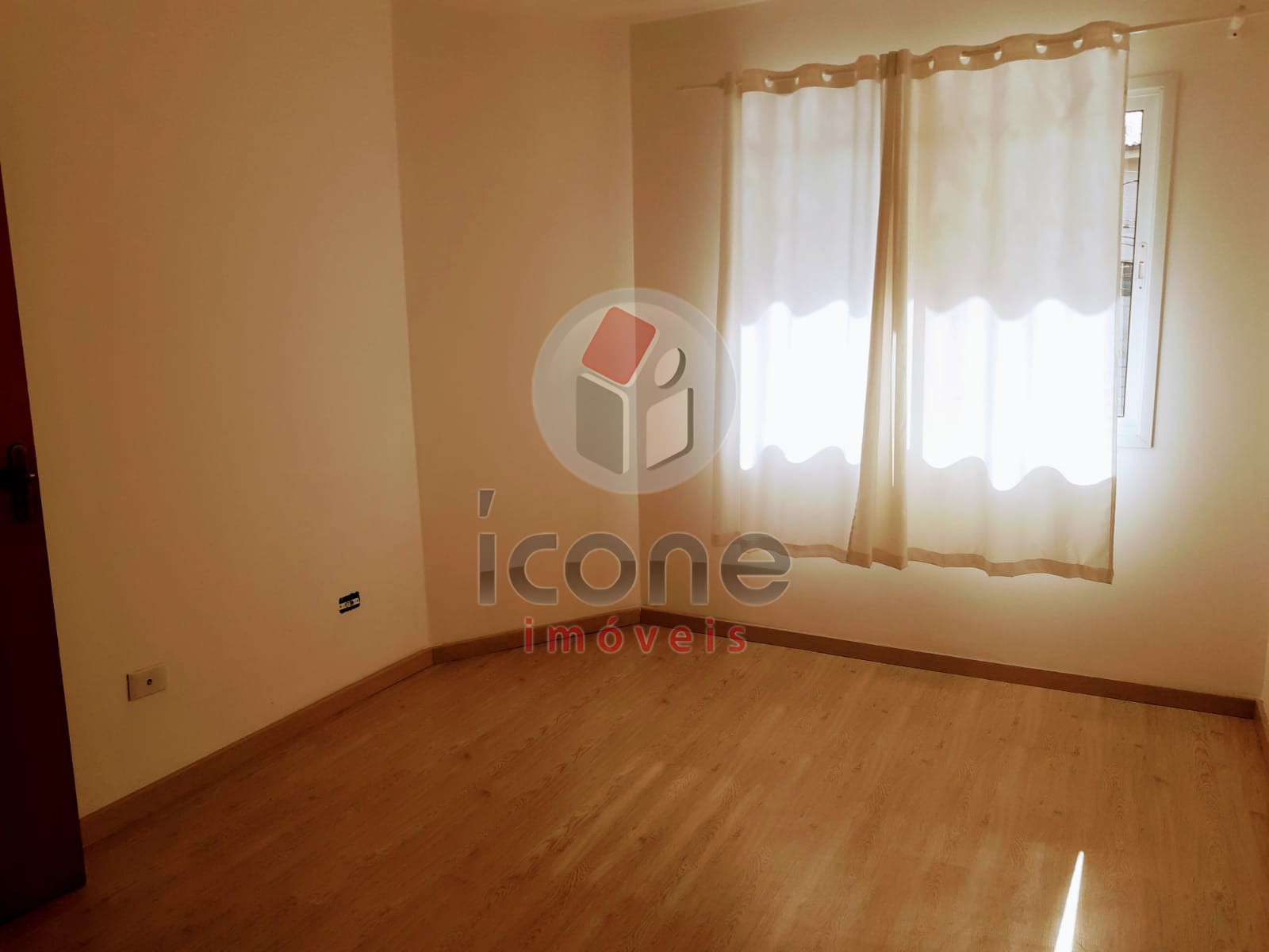 Casa à venda em Tingui, Curitiba — MAFI ADMINISTRADORA DE IMOVEIS LTDA