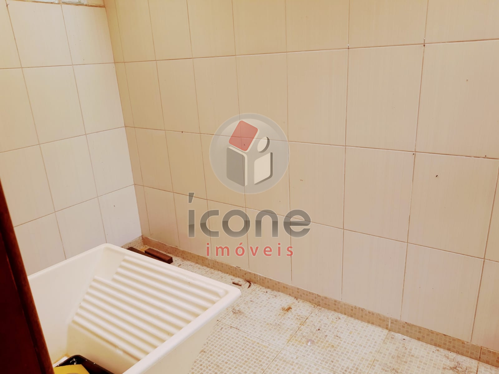 Casa à venda em Tingui, Curitiba — MAFI ADMINISTRADORA DE IMOVEIS LTDA