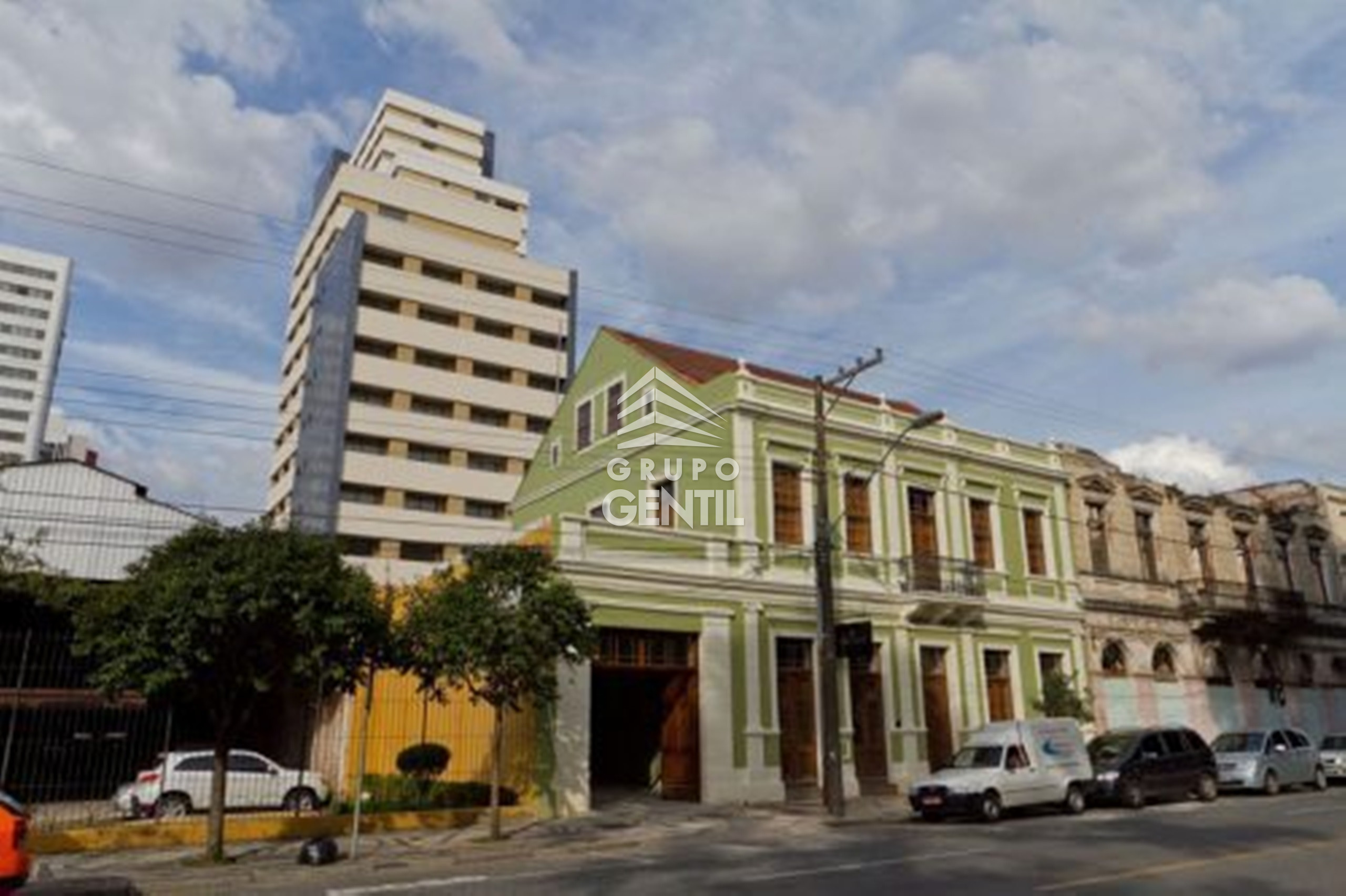 <p>Cobertura Duplex ao lado do Shopping Estação.</p>