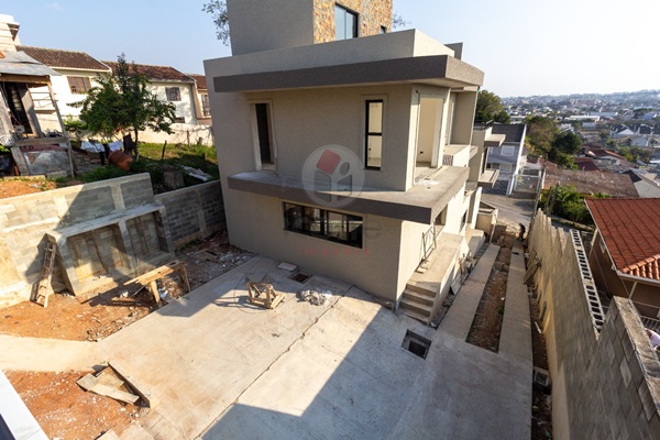 Casa à venda em Uberaba, Curitiba — Portal Chave Fácil
