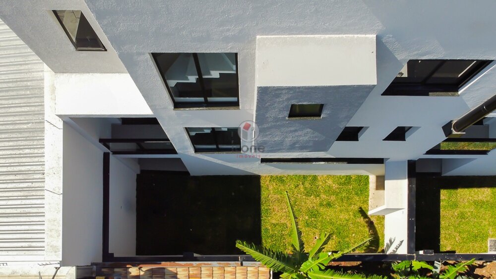 Casa à venda em Guabirotuba, Curitiba — Imobiliária Razão