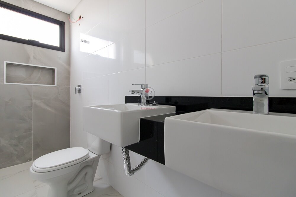 Casa à venda em Guabirotuba, Curitiba — Imobiliária Razão
