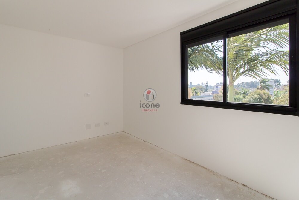 Casa à venda em Guabirotuba, Curitiba — Imobiliária Razão