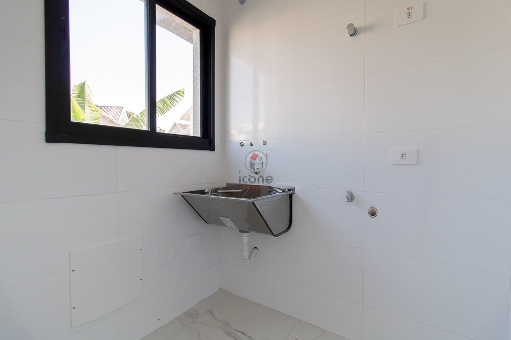 Casa à venda em Guabirotuba, Curitiba — Imobiliária Razão