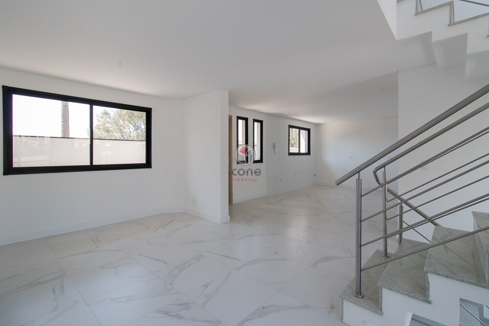 Casa à venda em Guabirotuba, Curitiba — Imobiliária Razão