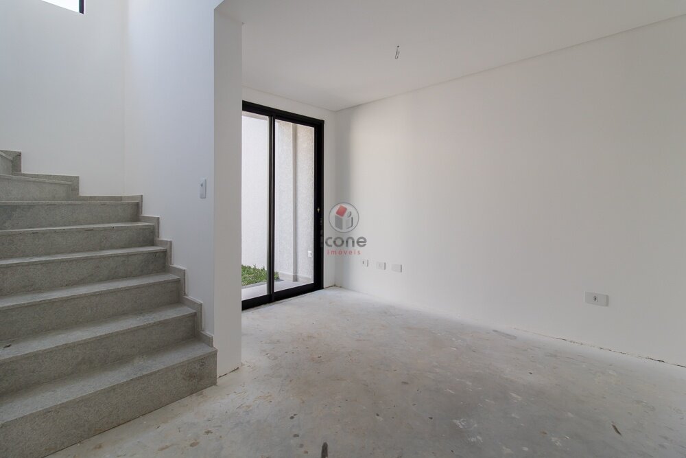 Casa à venda em Guabirotuba, Curitiba — Imobiliária Razão