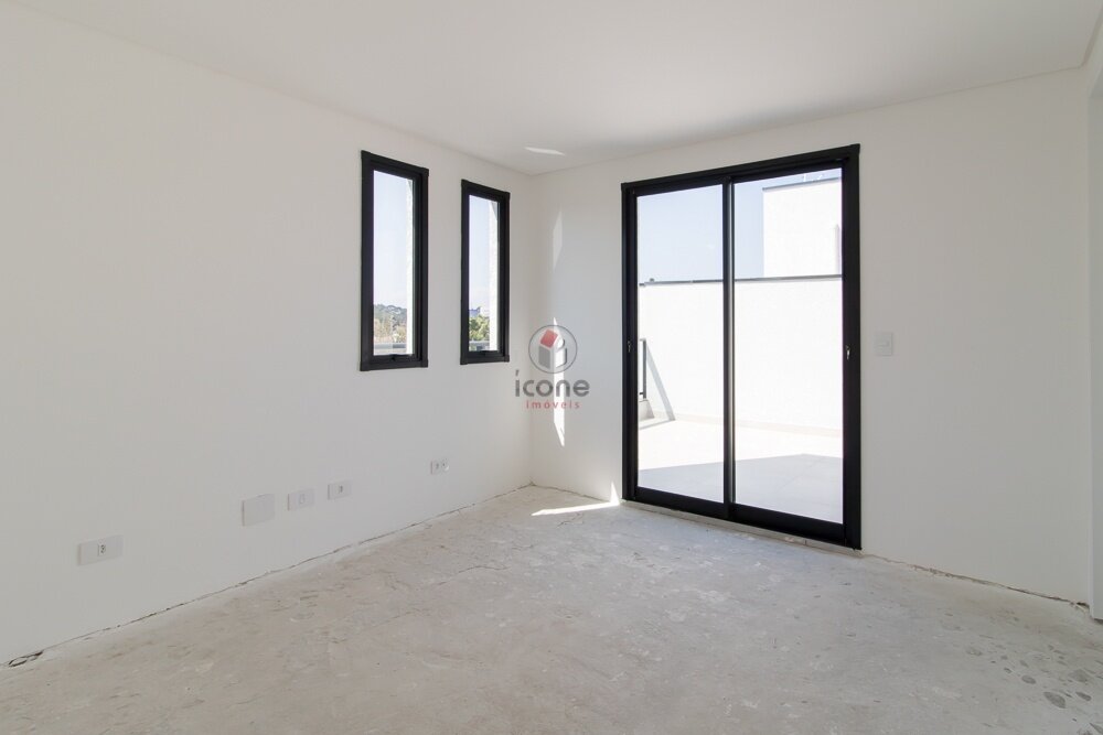 Casa à venda em Guabirotuba, Curitiba — Imobiliária Razão