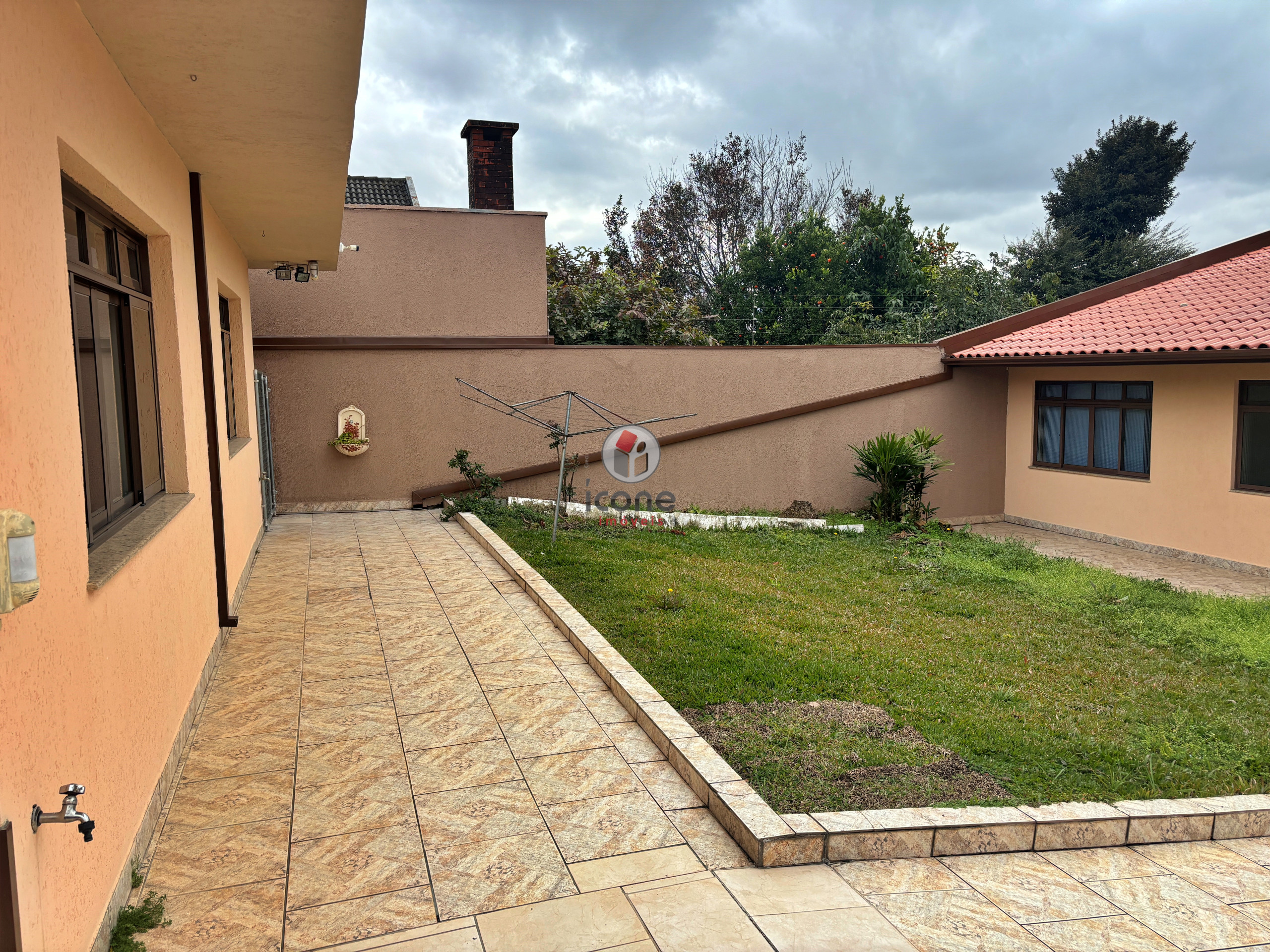 Casa à venda em Novo Mundo, Curitiba — Portal Chave Fácil