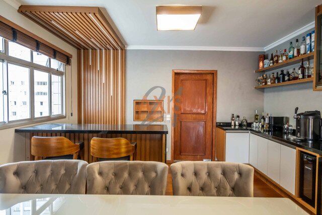 Apartamento no bairro Batel