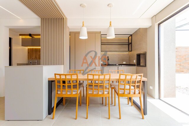 Sobrado em Condomínio no bairro Santa Felicidade