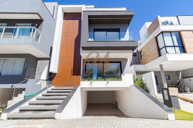 Casa em Condomínio no bairro Santa Cândida