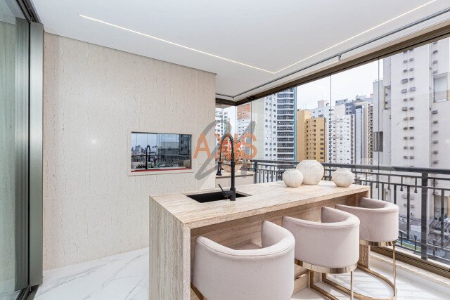 Apartamento no bairro Batel