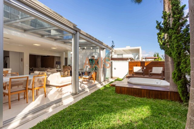 Casa em Condomínio no bairro Campo Comprido