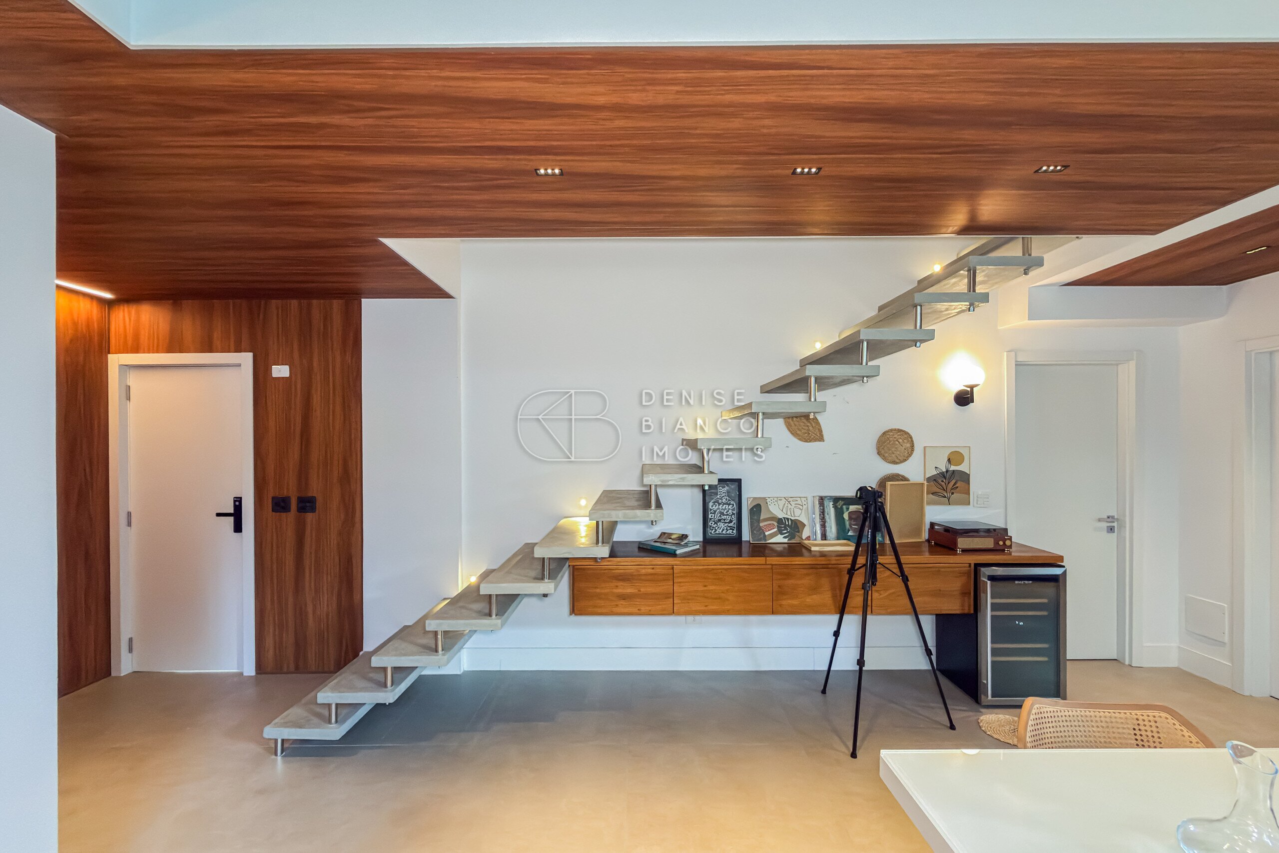 APARTAMENTO em Mercês - Ref: DB0038