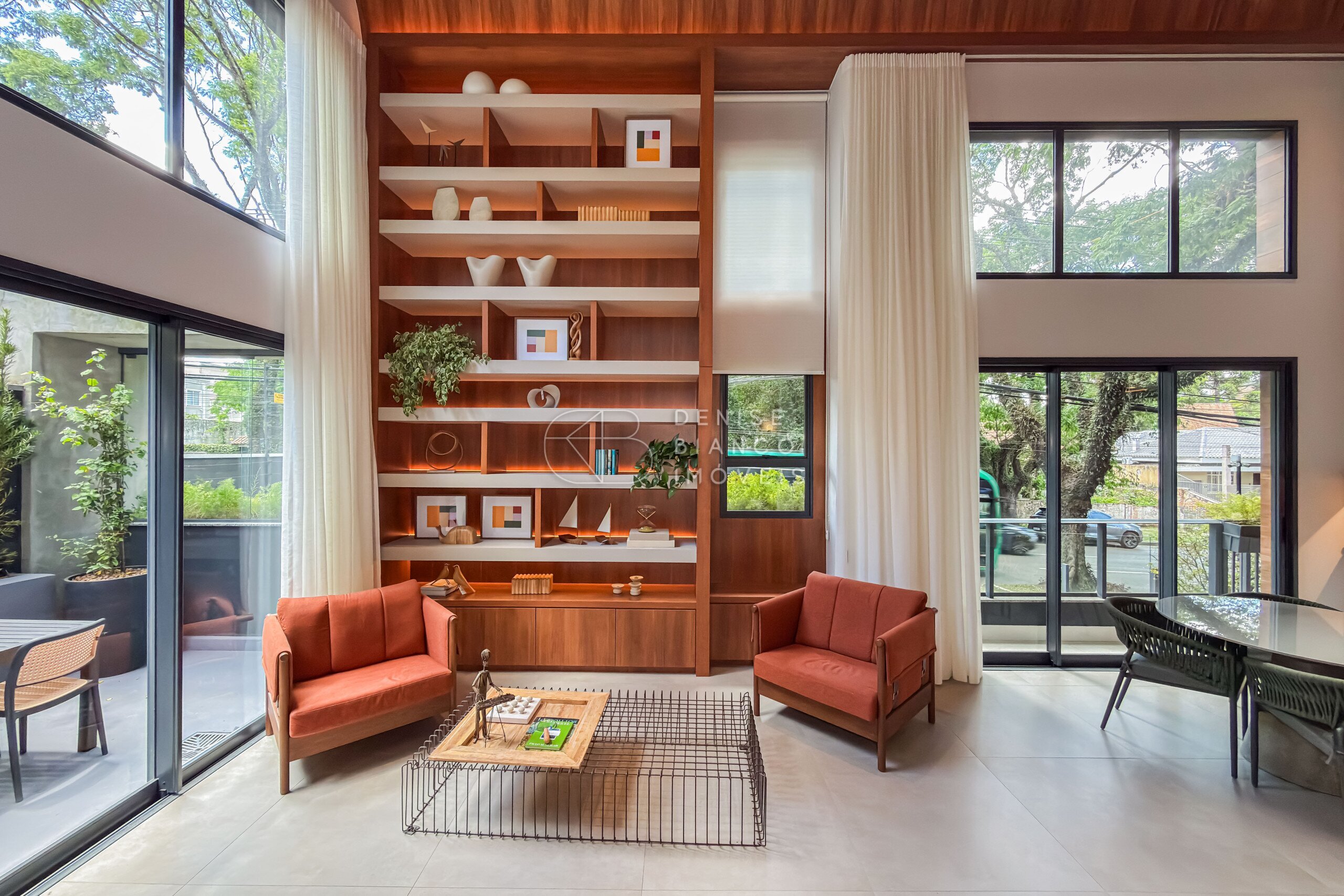 APARTAMENTO em Mercês - Ref: DB0038