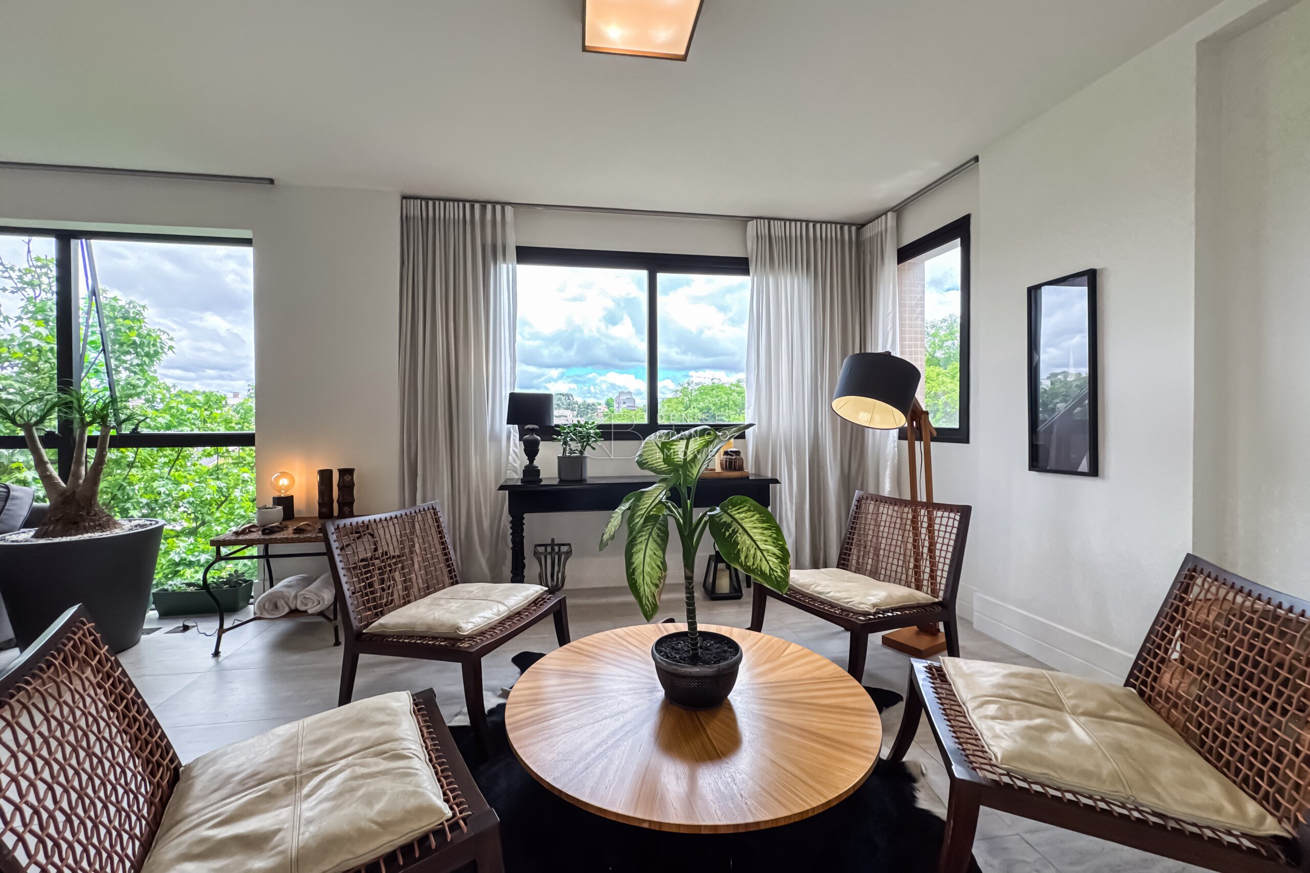 APARTAMENTO em Bigorrilho - Ref: DB0044