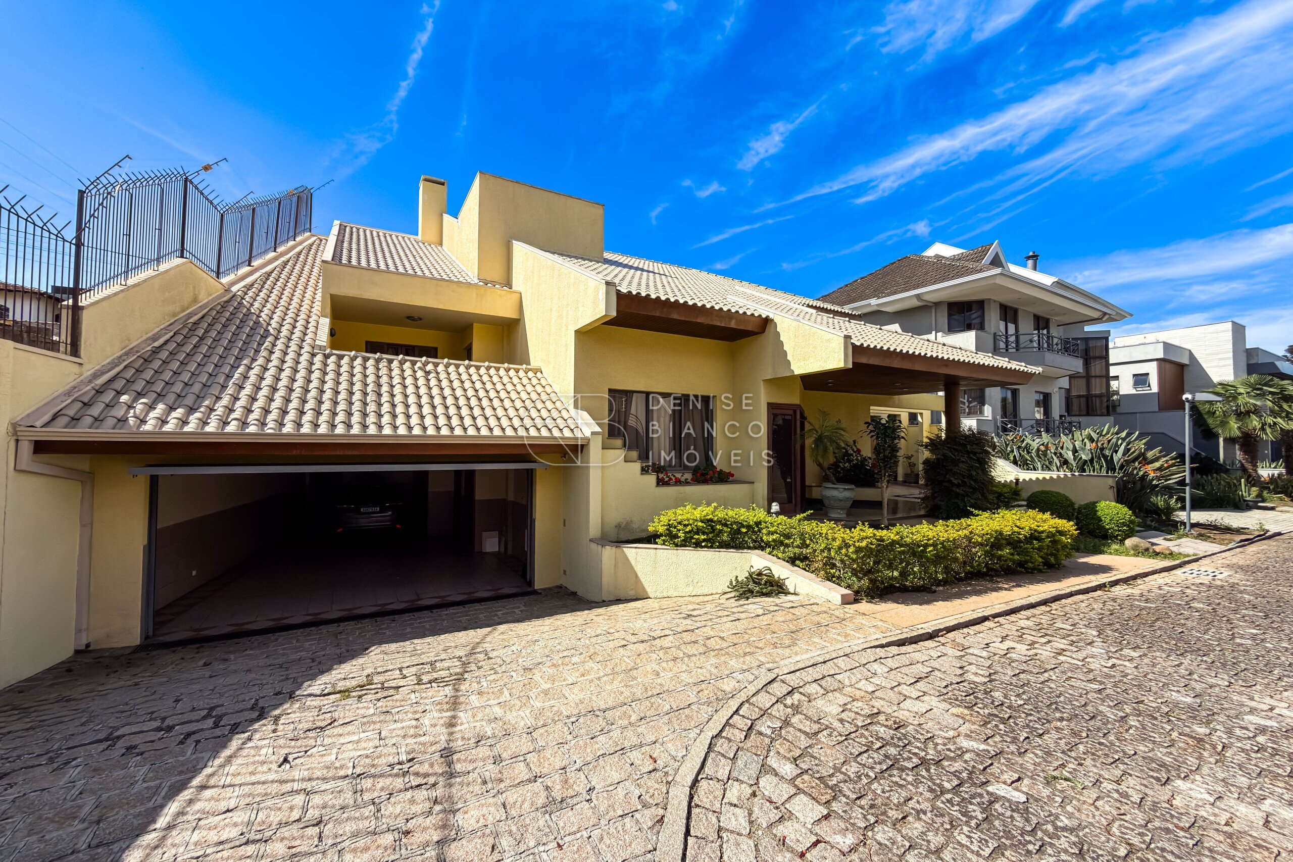 CASA EM CONDOMÍNIO em Seminário - Ref: DB0055