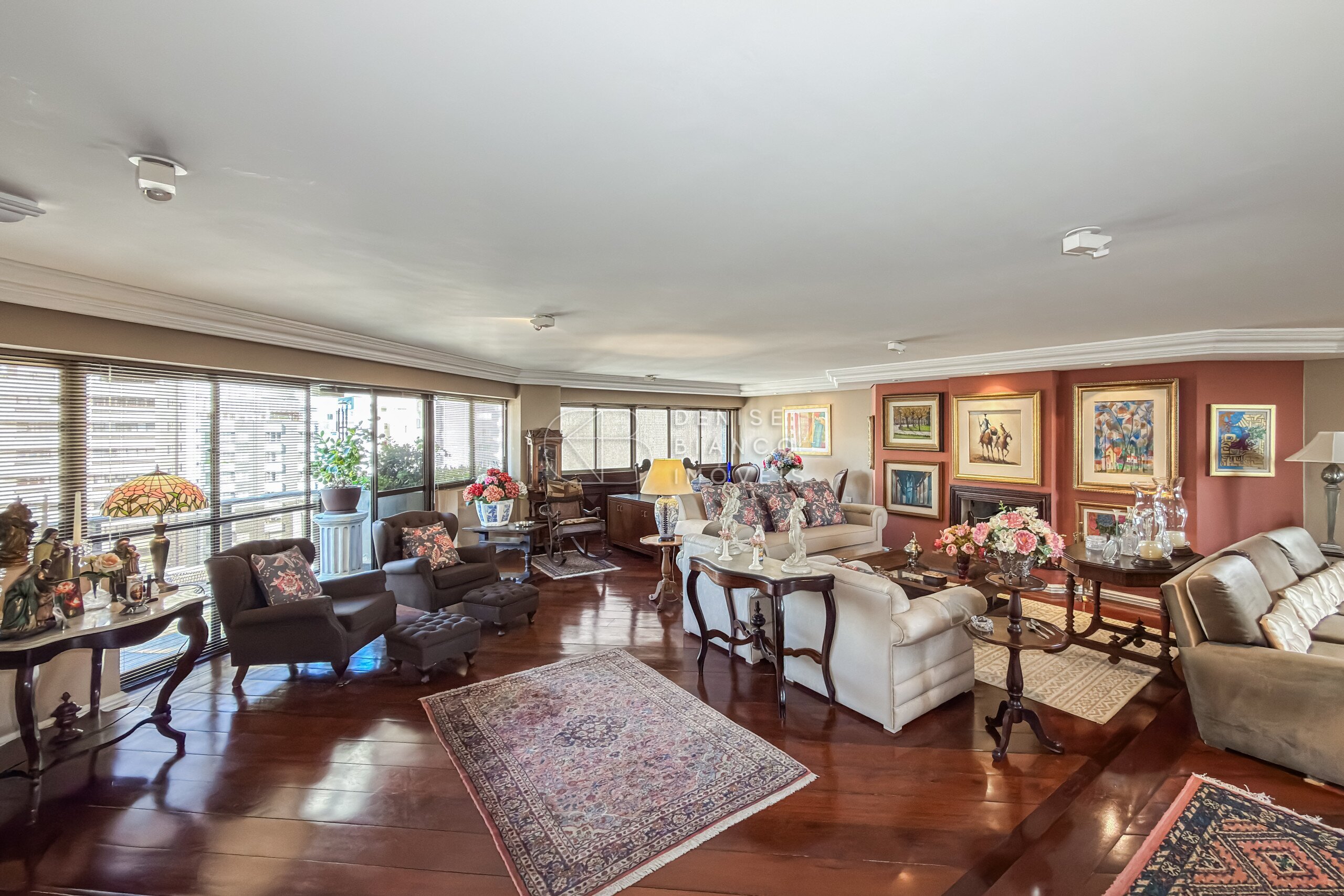 APARTAMENTO em Batel - Ref: DB0058