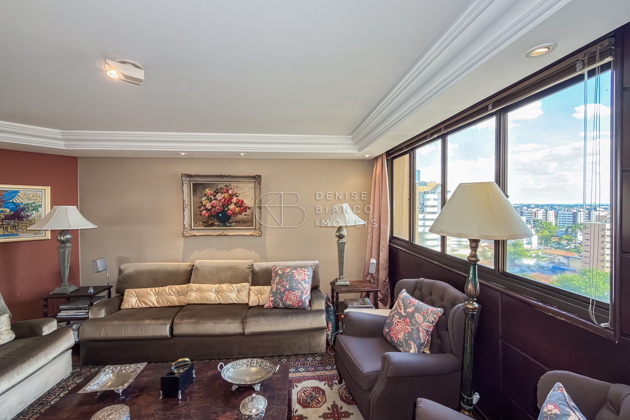 APARTAMENTO em Batel - Ref: DB0058