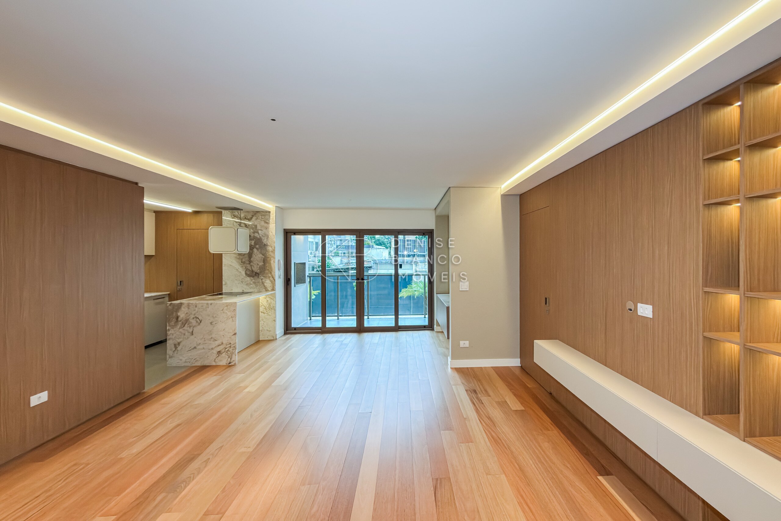 APARTAMENTO em Batel - Ref: DB0067