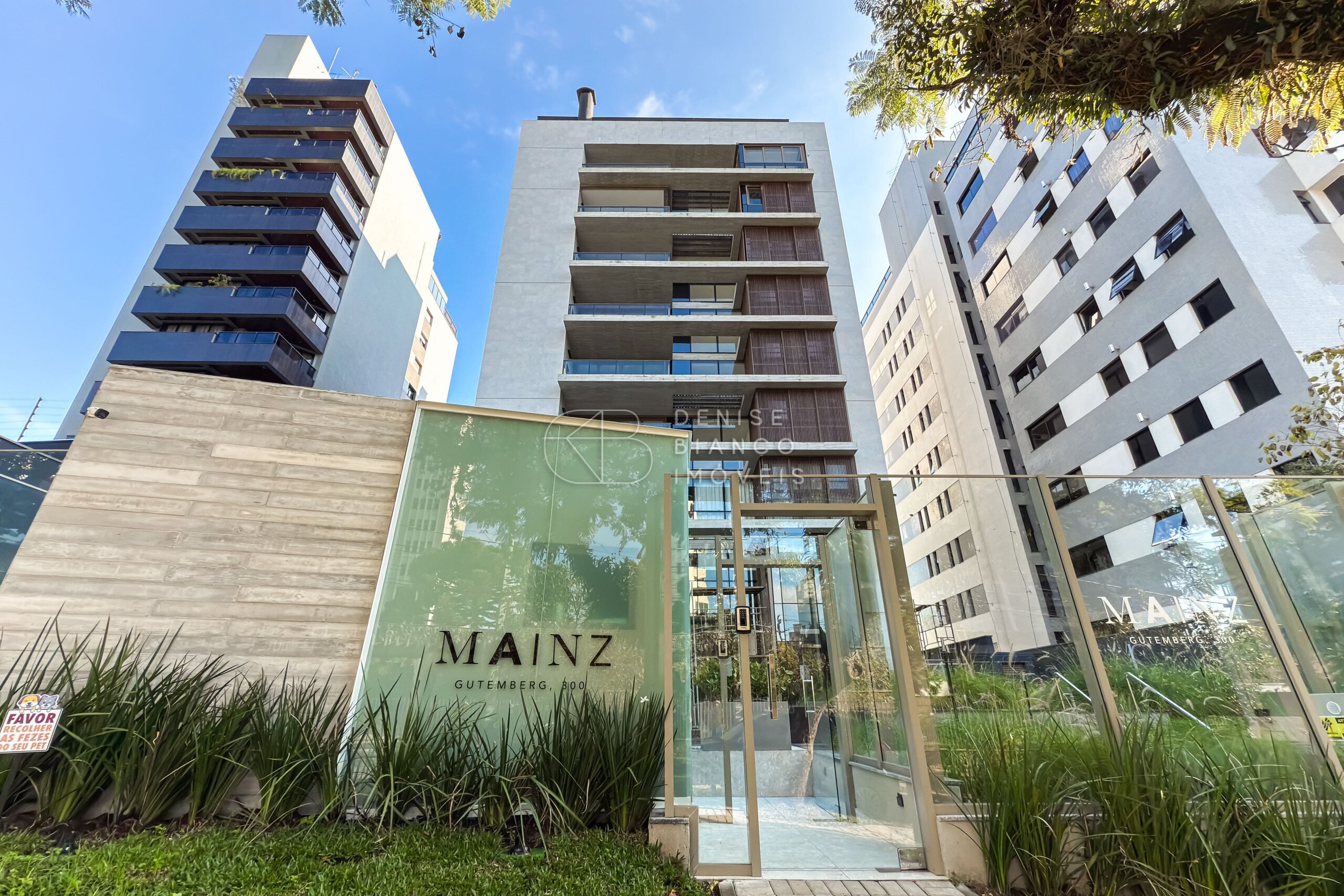APARTAMENTO em Batel - Ref: DB0067