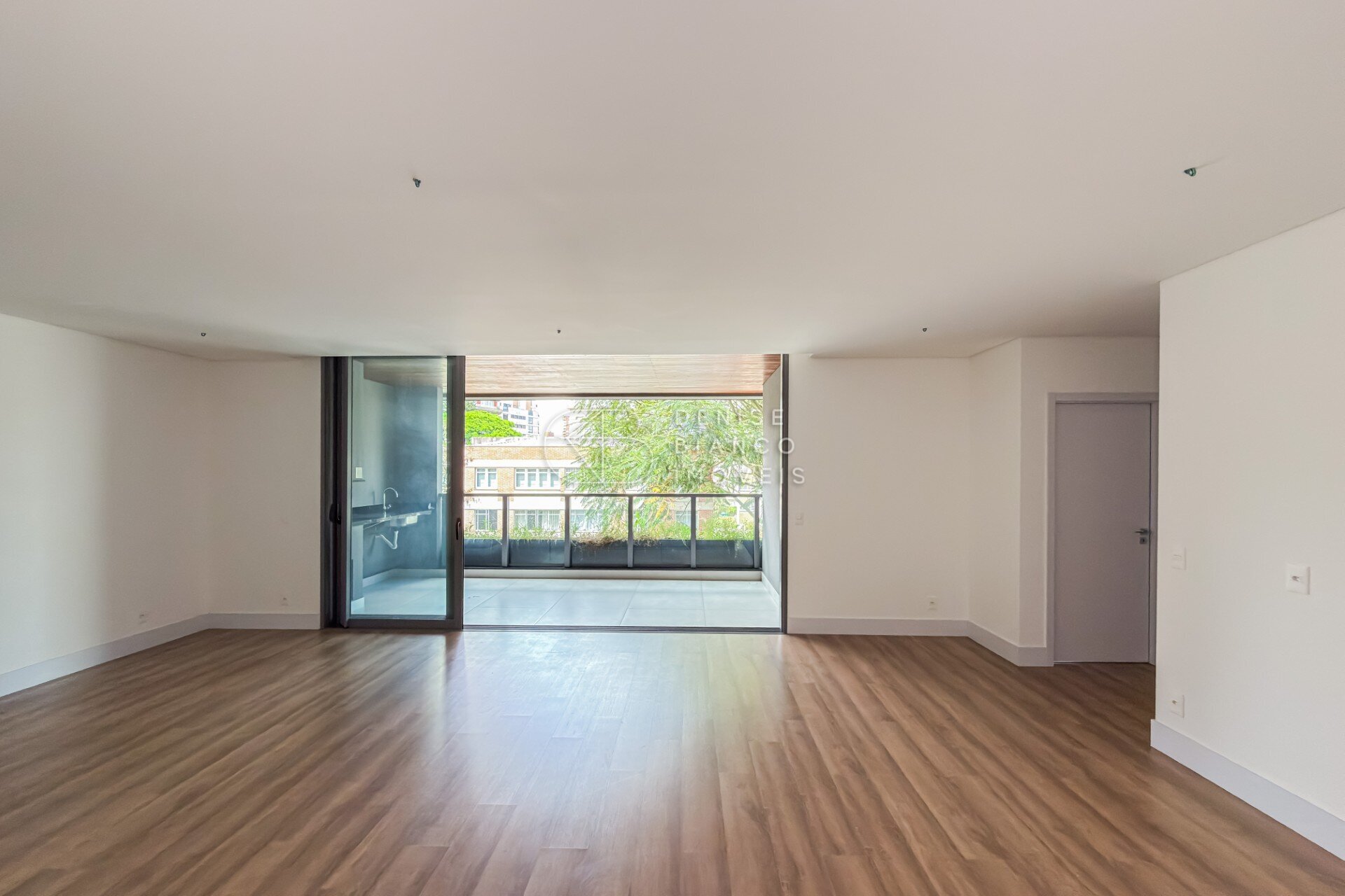 APARTAMENTO em Batel - Ref: DB0070