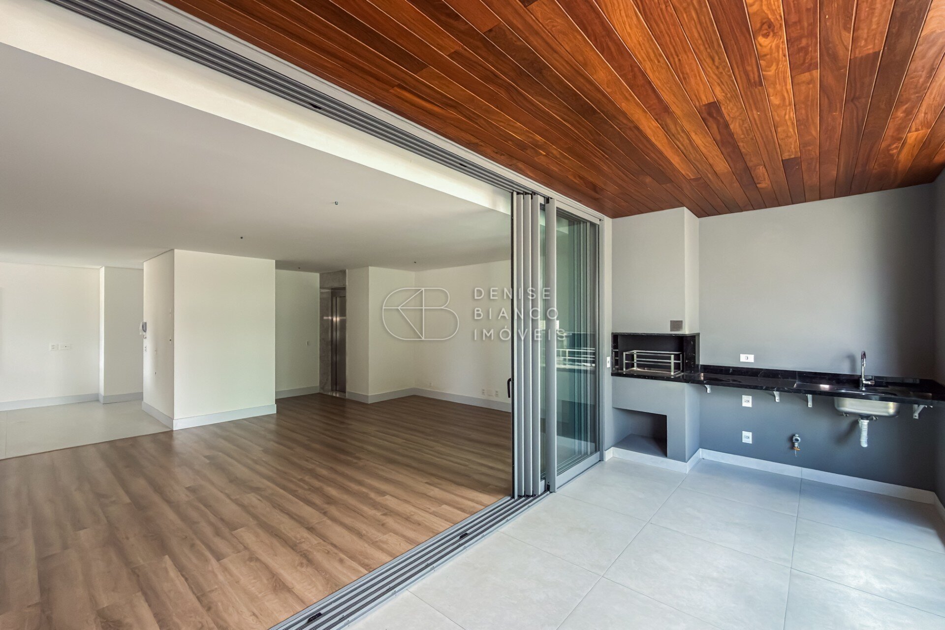 APARTAMENTO em Batel - Ref: DB0070