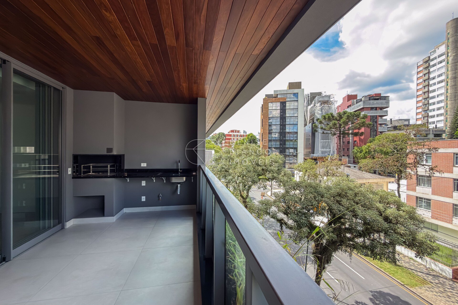 APARTAMENTO em Batel - Ref: DB0070