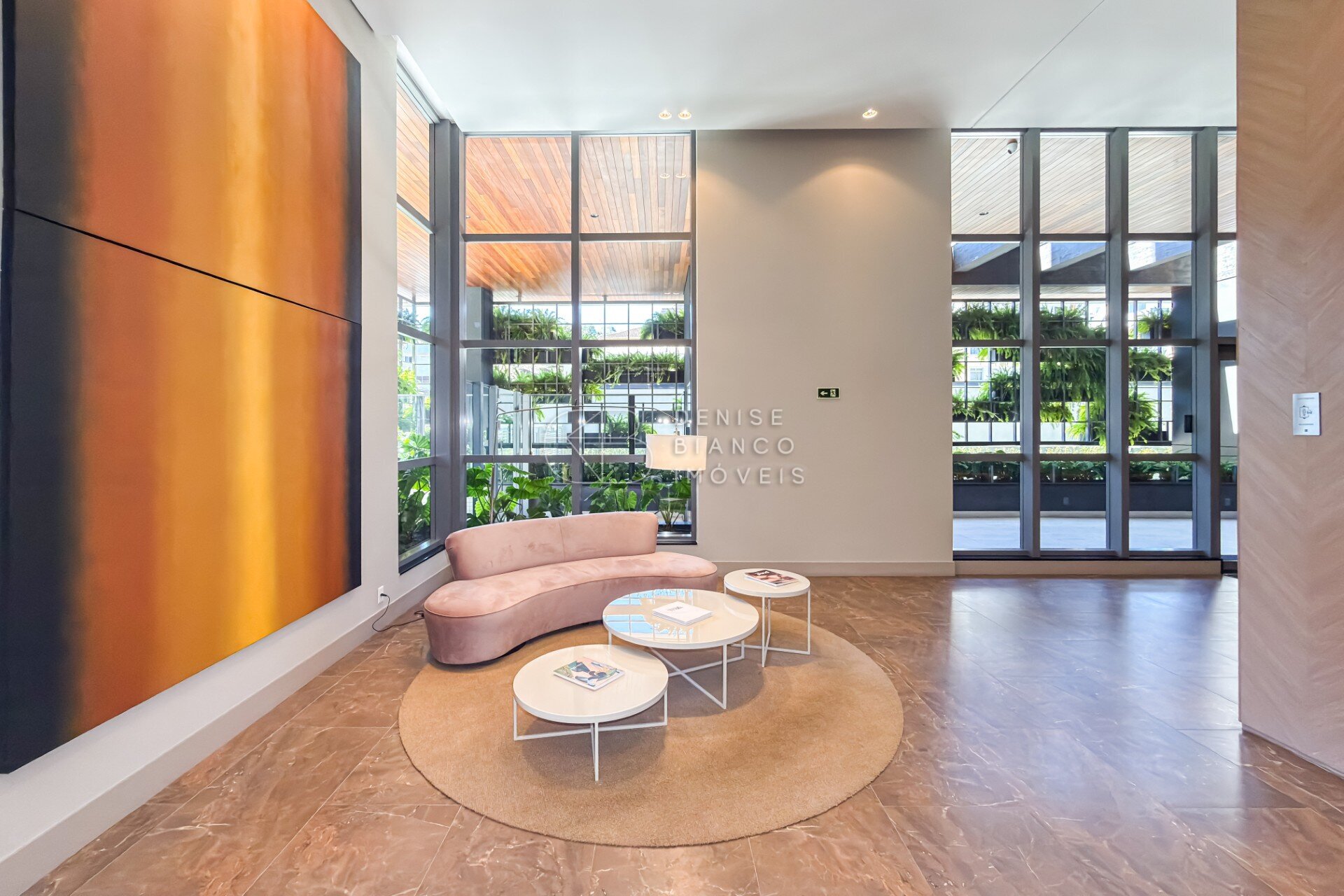 APARTAMENTO em Batel - Ref: DB0070
