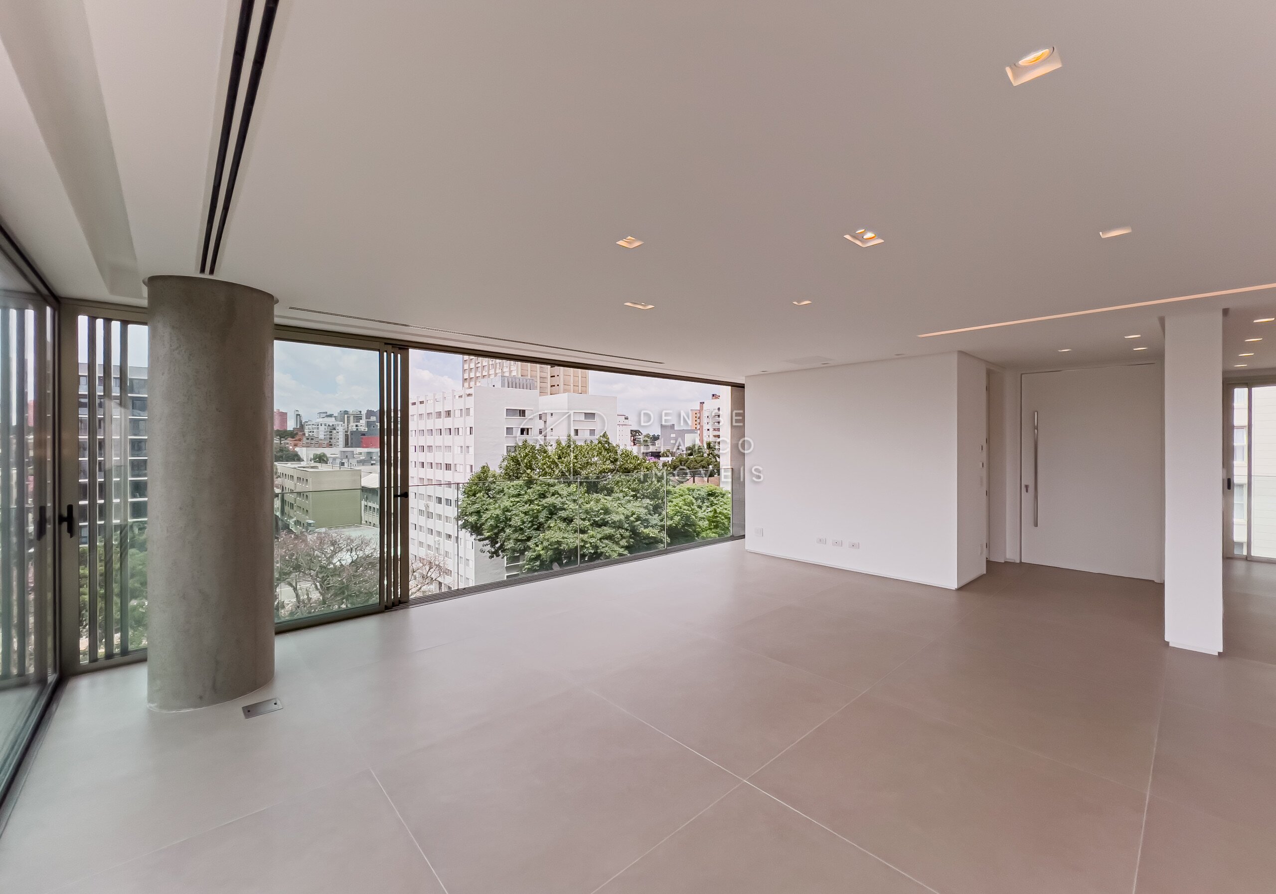 APARTAMENTO em Batel - Ref: DB0071