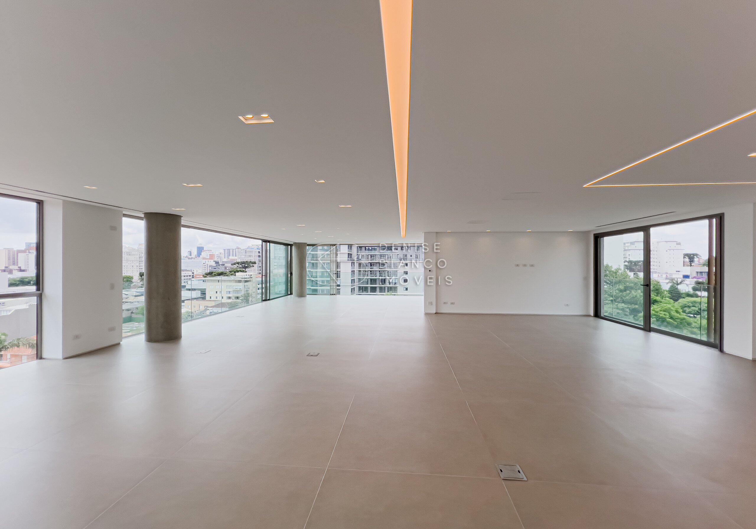 APARTAMENTO em Batel - Ref: DB0071