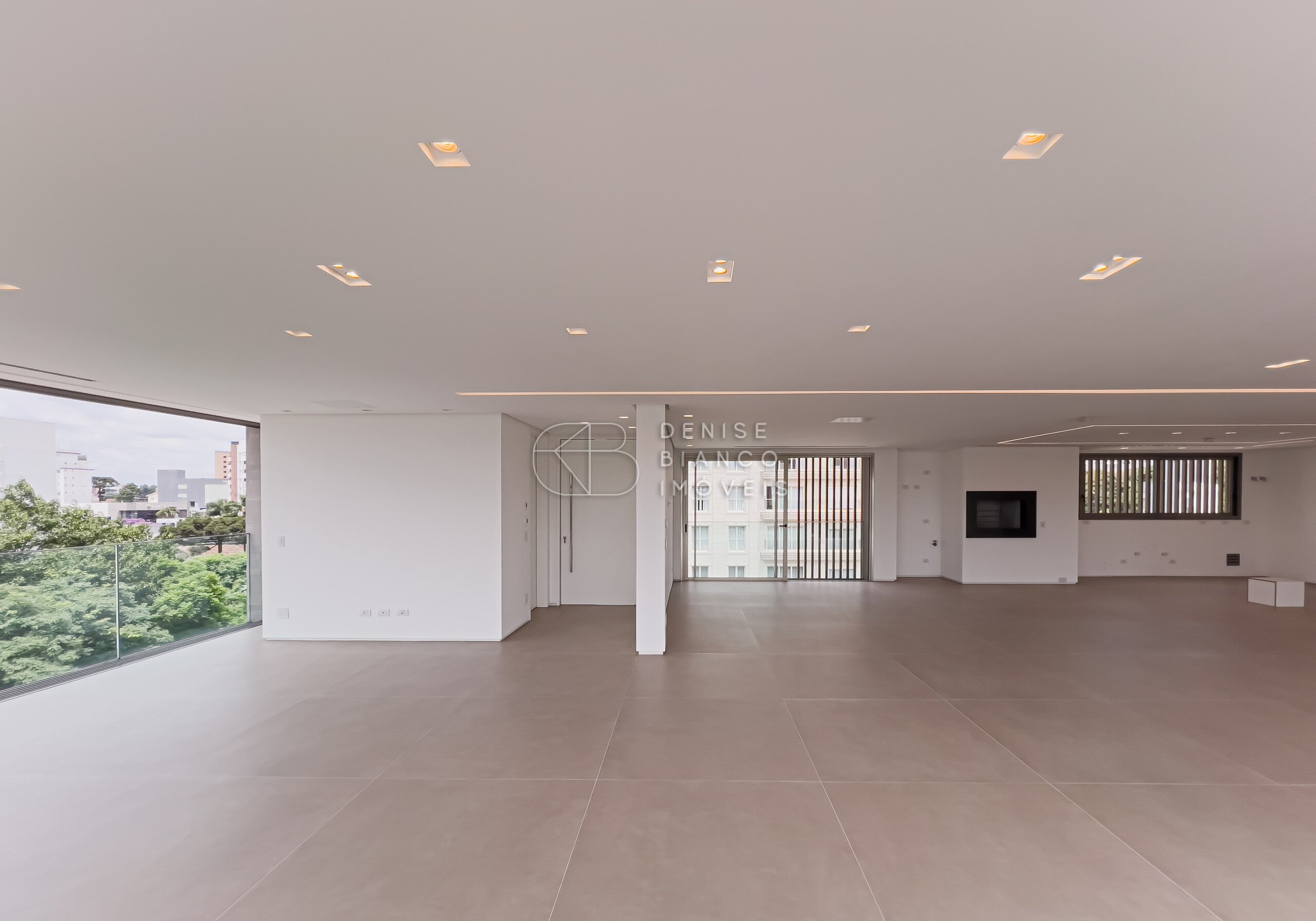 APARTAMENTO em Batel - Ref: DB0071