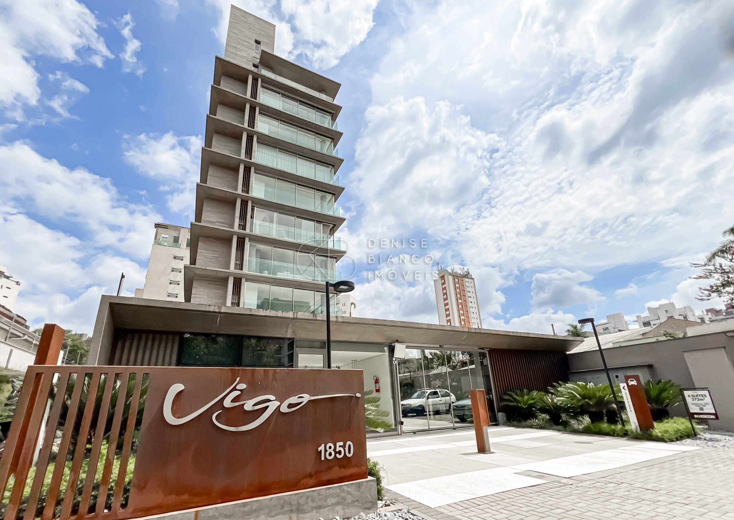APARTAMENTO em Batel - Ref: DB0071