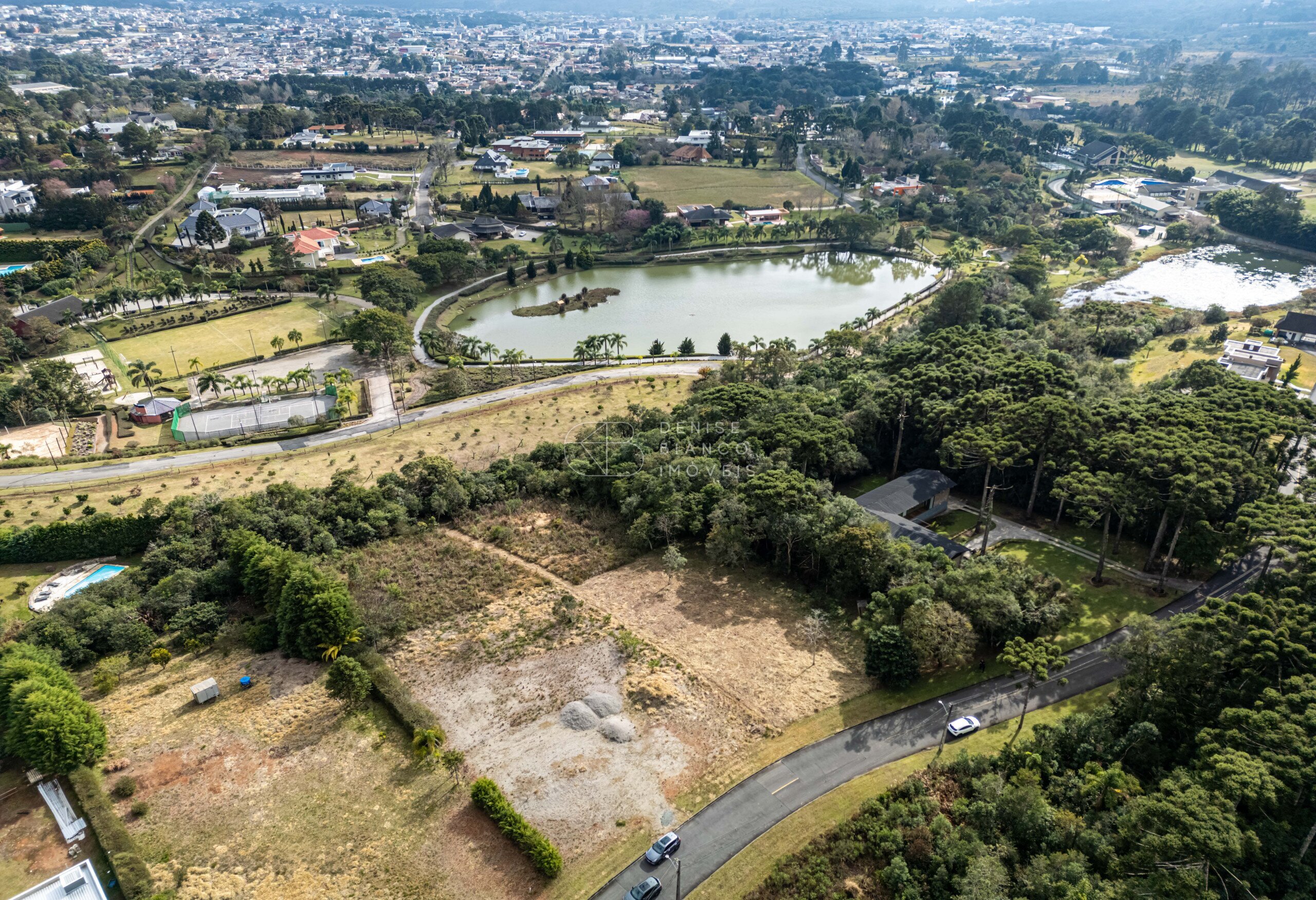 TERRENO EM CONDOMÍNIO em Menino Deus - Ref: DB0077