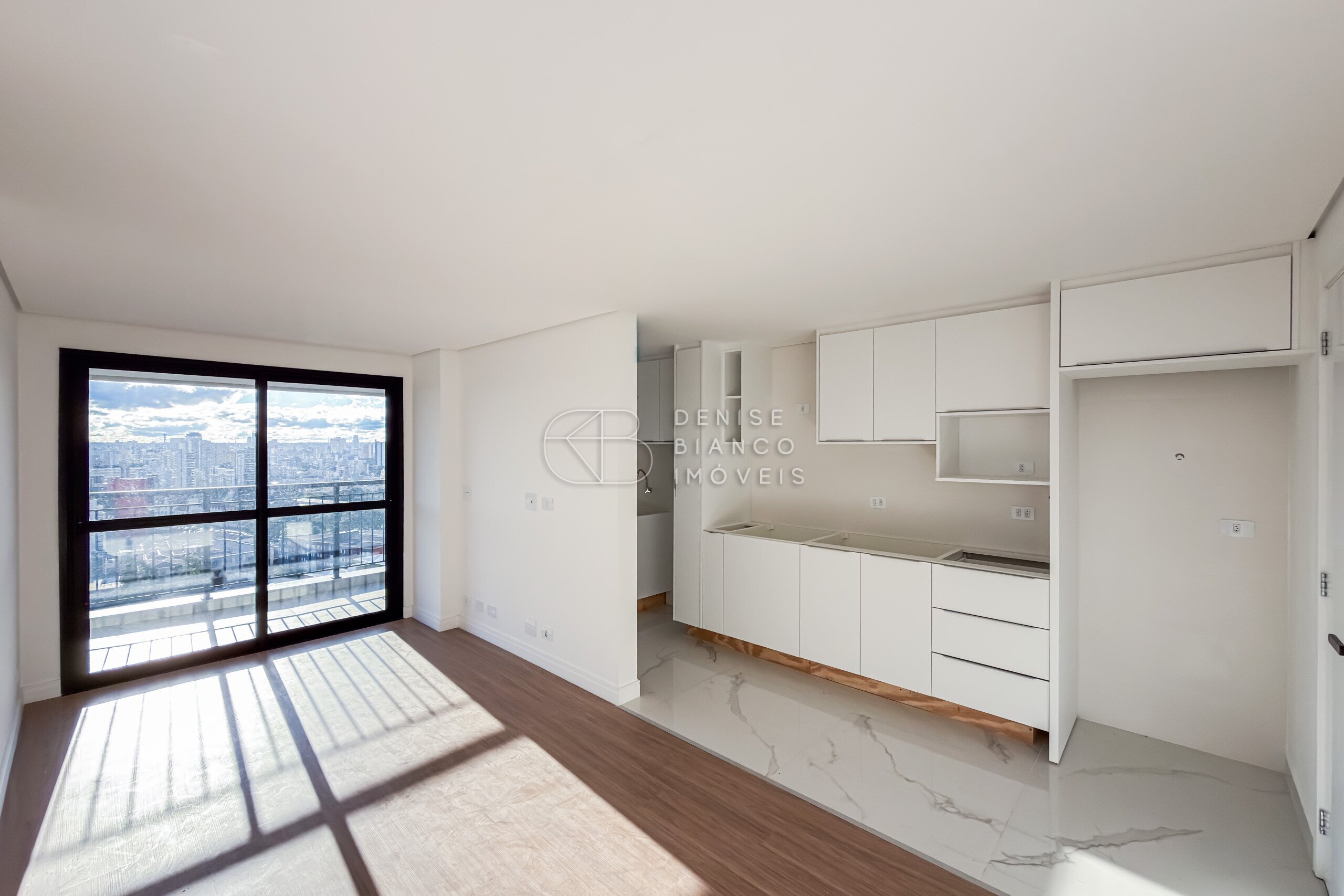 APARTAMENTO em Cristo Rei - Ref: DB0083