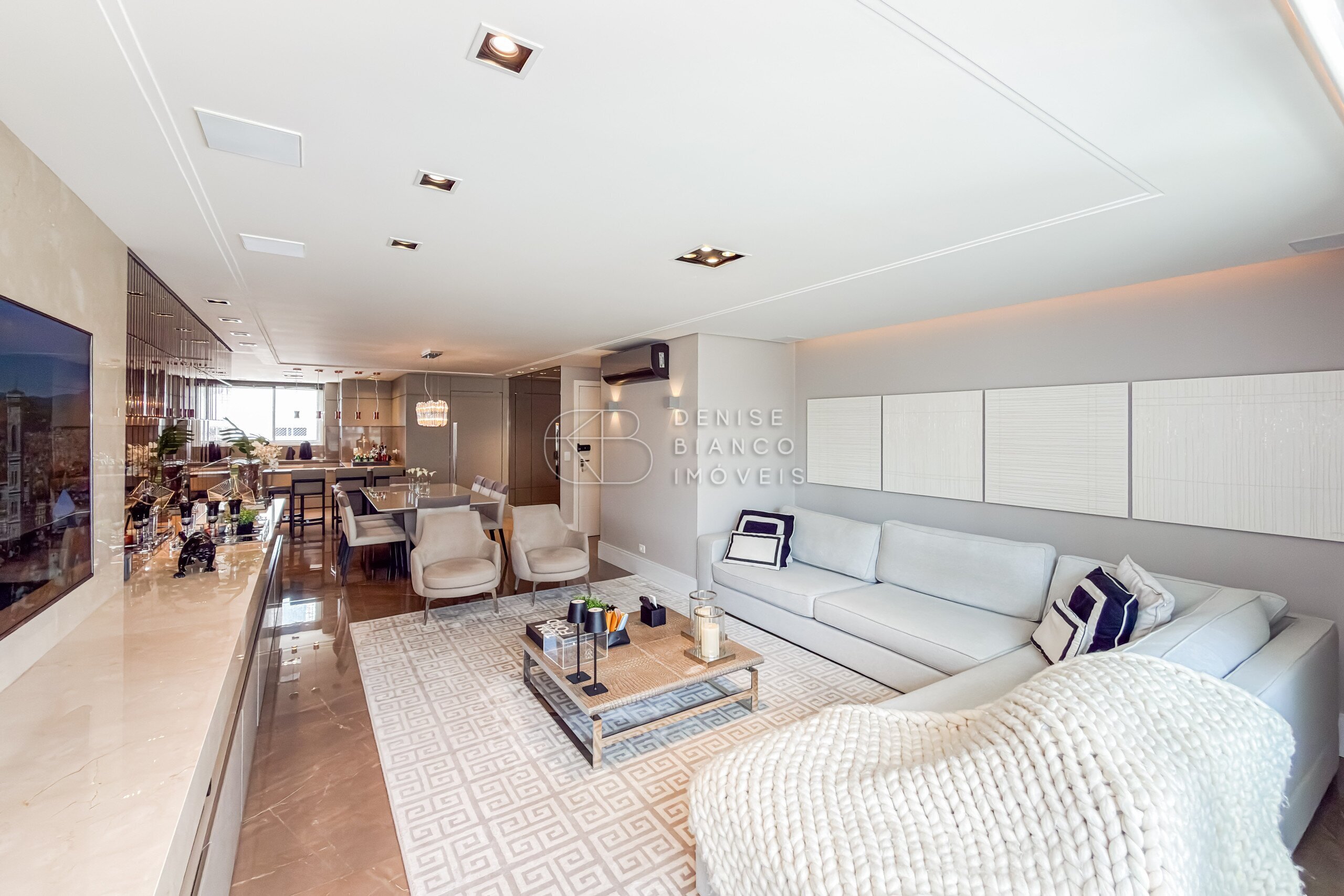 APARTAMENTO em Água Verde - Ref: DB0085