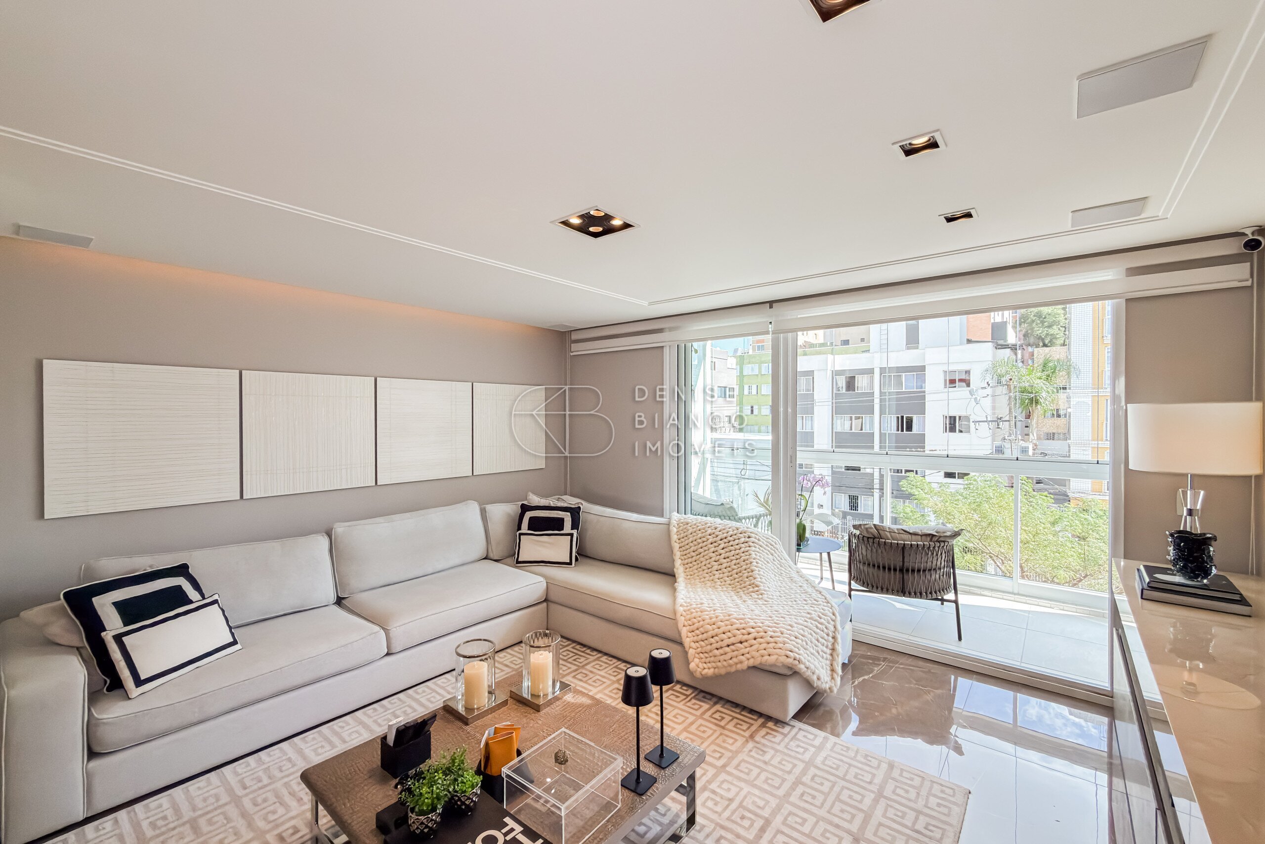 APARTAMENTO em Água Verde - Ref: DB0085